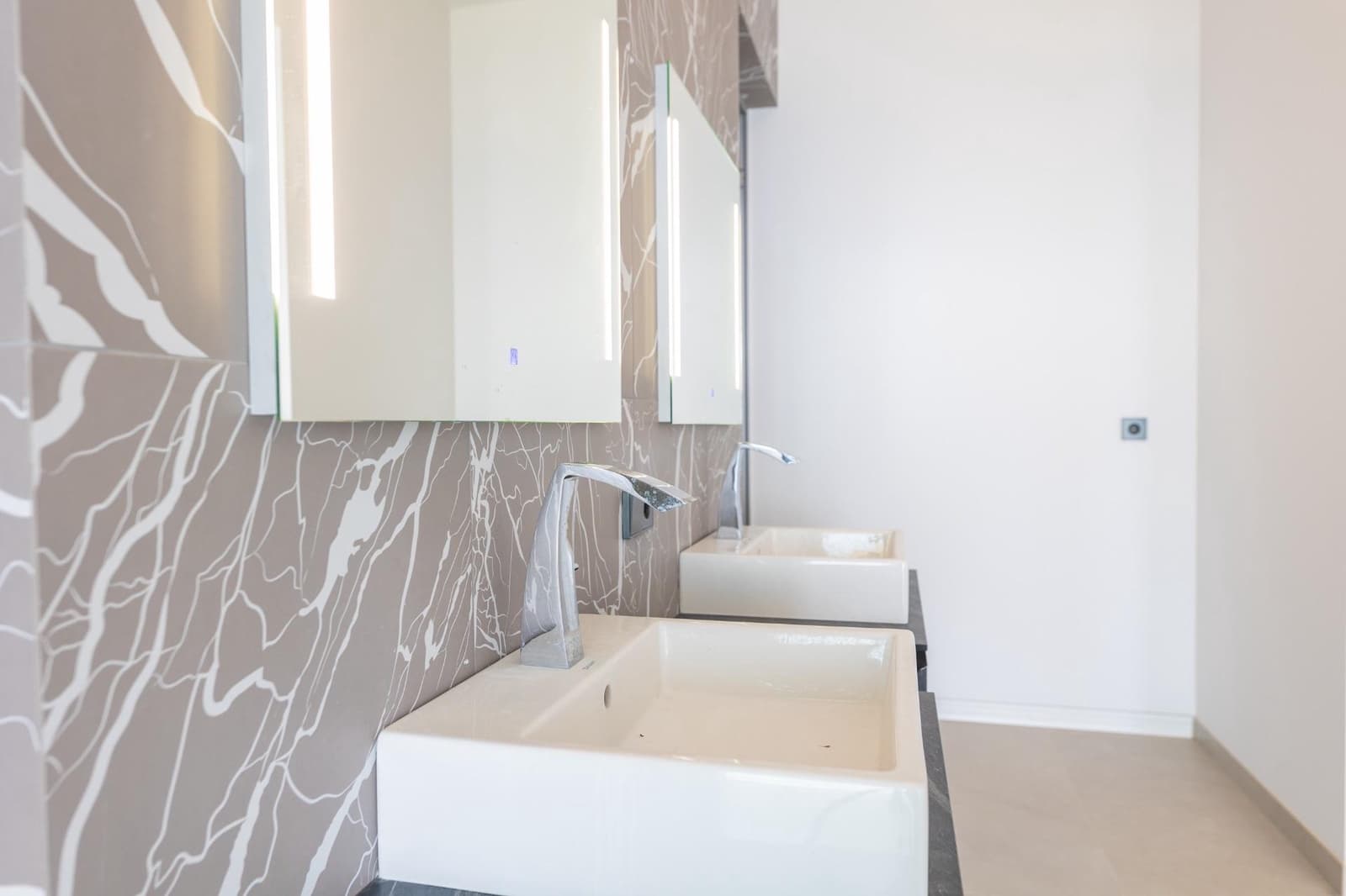 5 bedroom Villa for sale in Altea with pool garage - € 4,950,000 (Ref: 9147393)