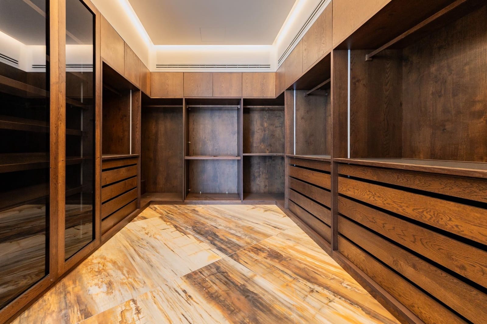 5 bedroom Villa for sale in Altea with pool garage - € 4,950,000 (Ref: 9147393)