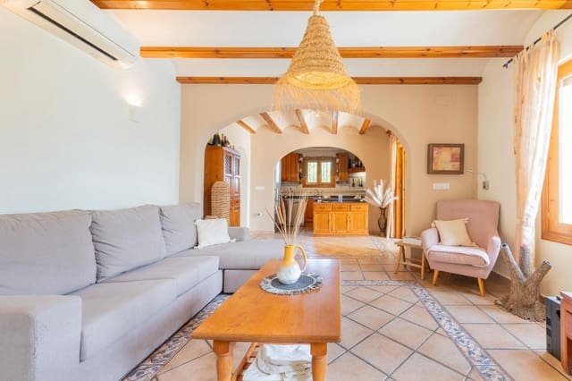 Chalet de 4 habitaciones en Oltamar - Cucarres, Calpe / Calp en venta con piscina garaje - 620.000 € (Ref: 9297080)