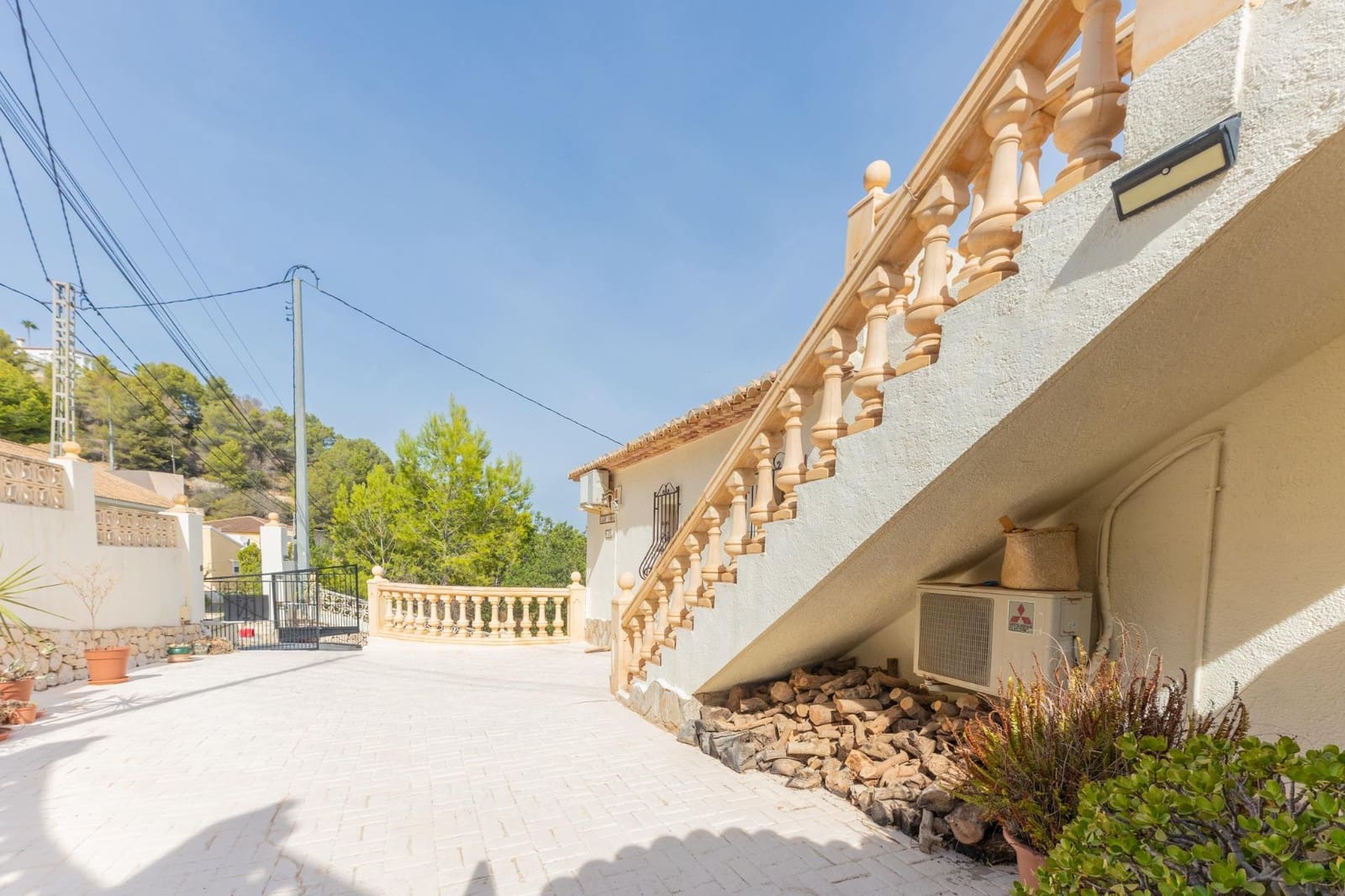 4 bedroom Villa for sale in Calpe / Calp with pool garage - € 620,000 (Ref: 9297080)