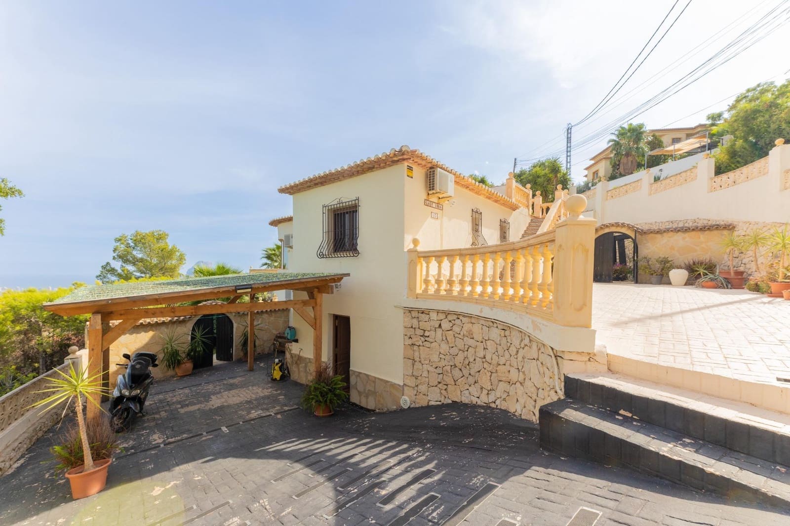 4 bedroom Villa for sale in Calpe / Calp with pool garage - € 620,000 (Ref: 9297080)
