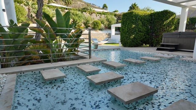 5 bedroom Villa for sale in Javea / Xàbia with pool garage - € 2,350,000 (Ref: 9322630)