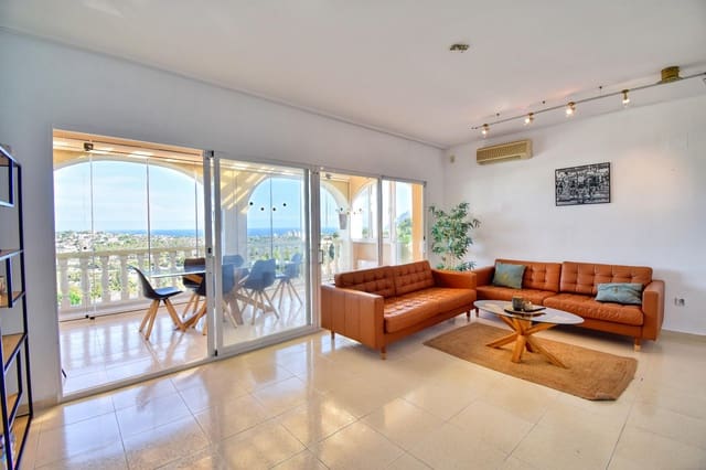 3 Zimmer Reihenhaus zu verkaufen in Calpe / Calp mit Pool - 335.000 € (Ref: 9330877)