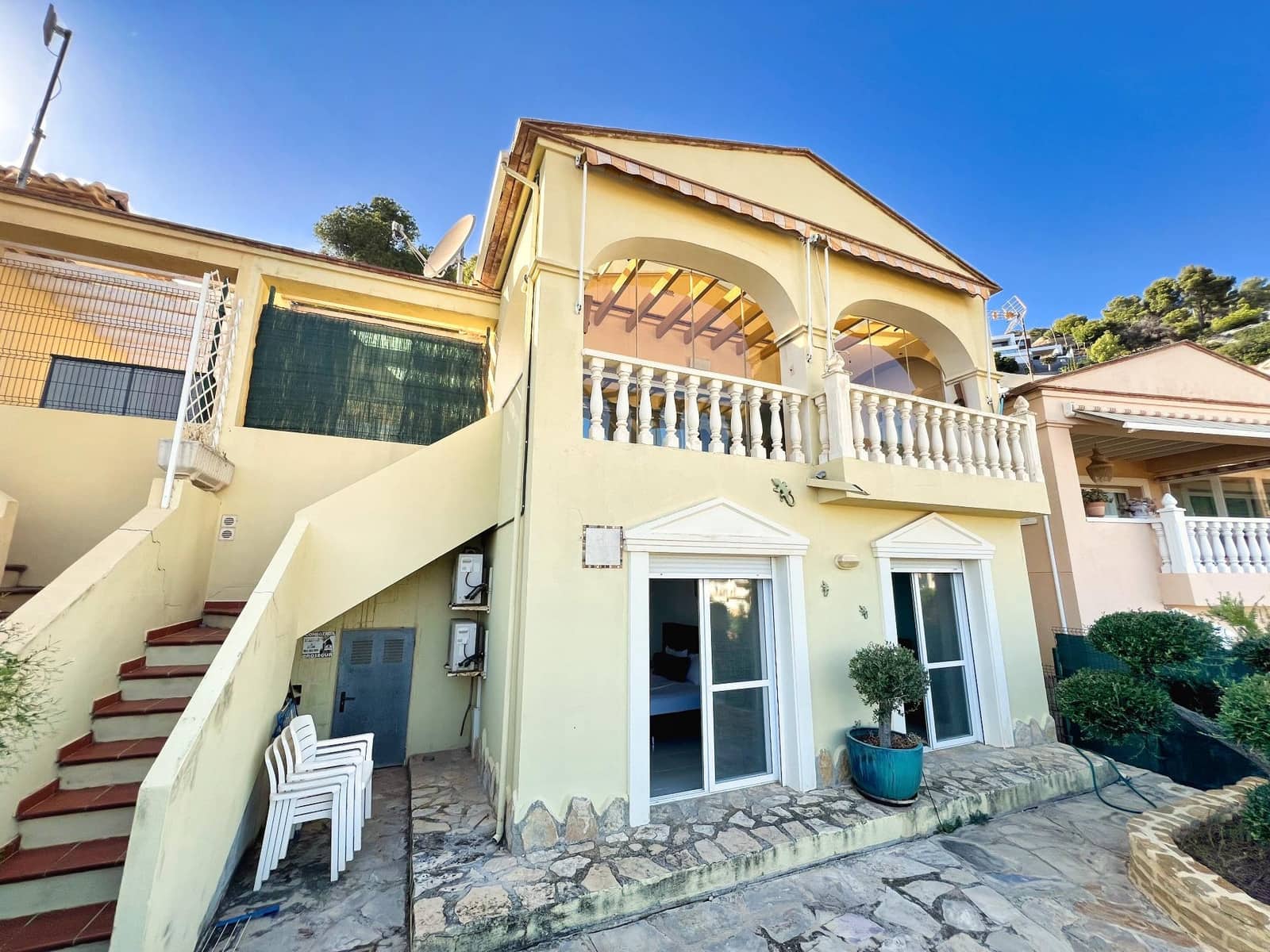 3 soveværelse Rækkehus til salg i Calpe / Calp med swimmingpool - € 335.000 (Ref: 9330877)