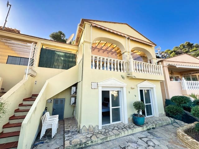 3 Zimmer Reihenhaus zu verkaufen in Calpe / Calp mit Pool - 335.000 € (Ref: 9330877)