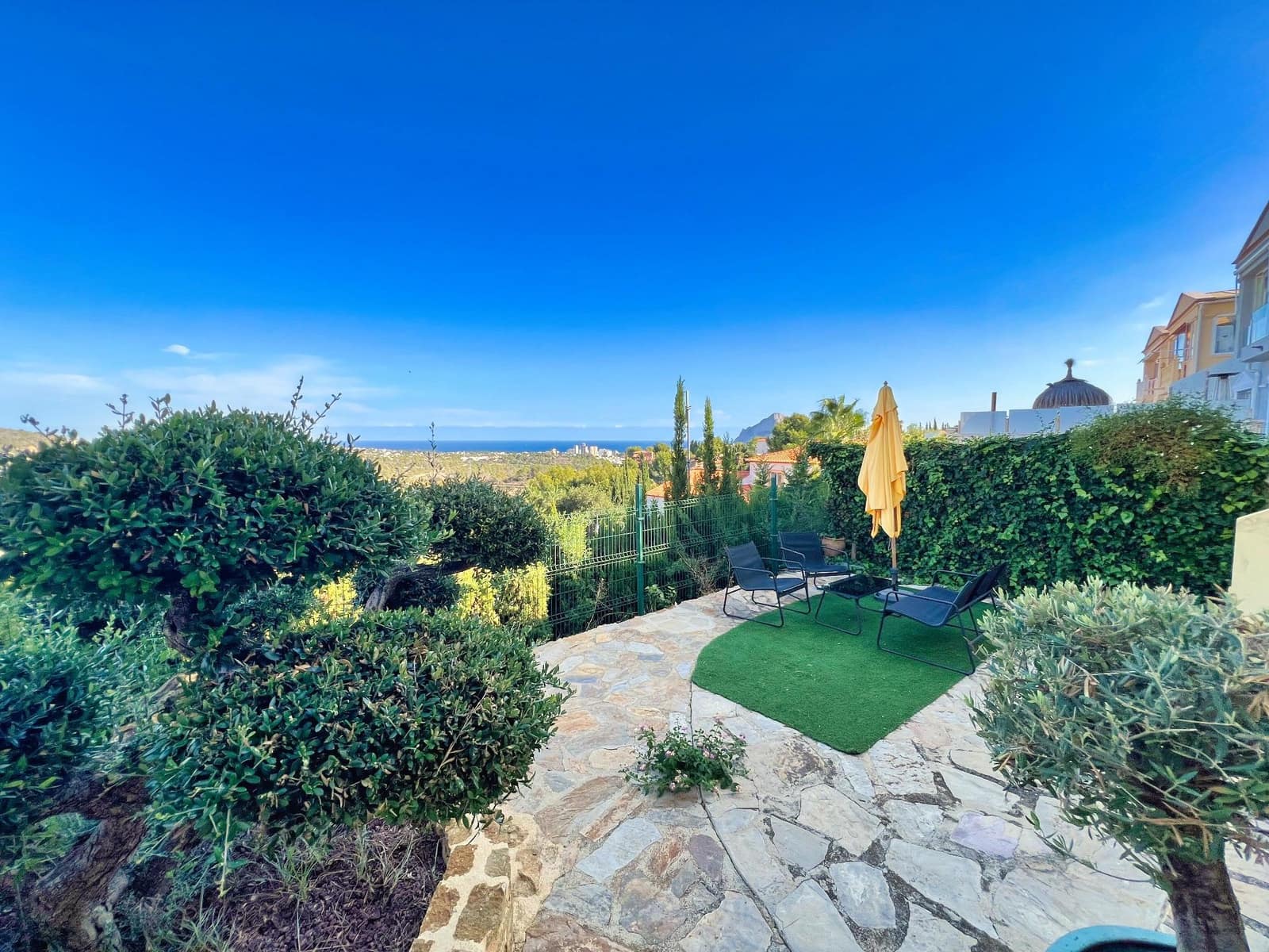 3 soveværelse Rækkehus til salg i Calpe / Calp med swimmingpool - € 335.000 (Ref: 9330877)