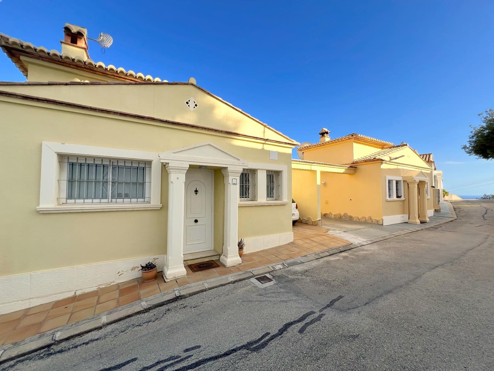 3 soveværelse Rækkehus til salg i Calpe / Calp med swimmingpool - € 335.000 (Ref: 9330877)