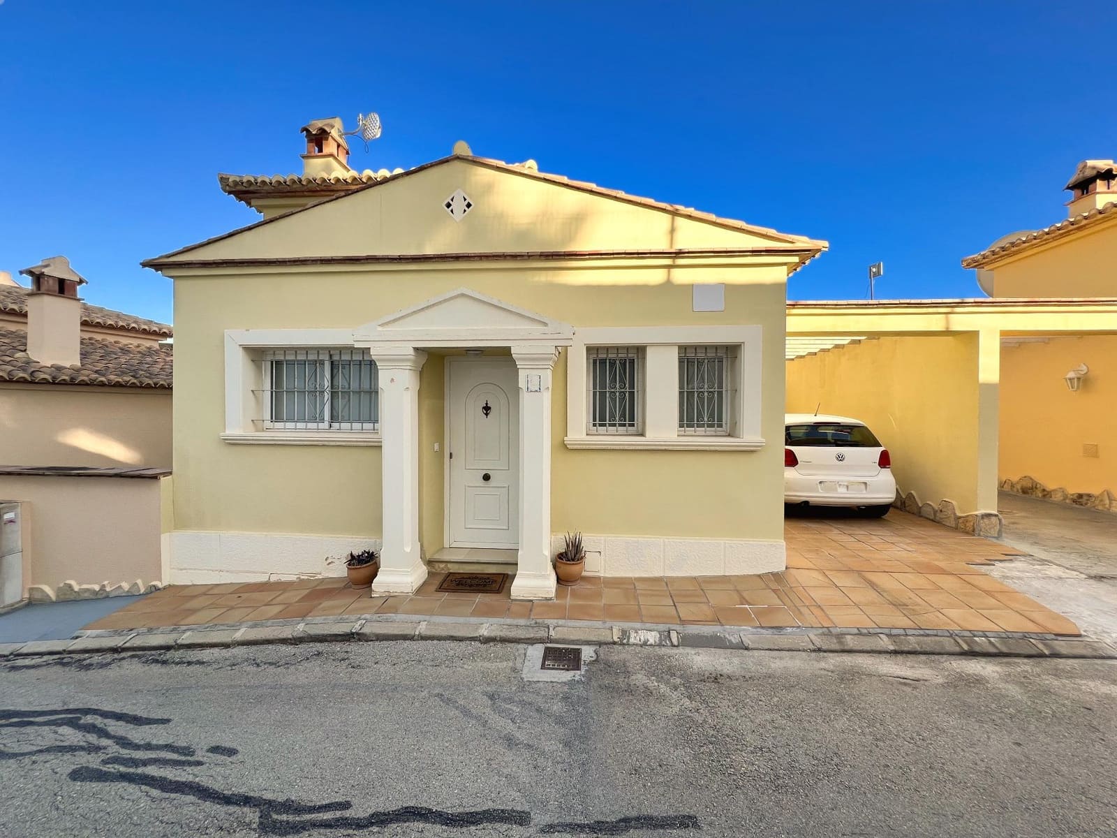 3 soveværelse Rækkehus til salg i Calpe / Calp med swimmingpool - € 335.000 (Ref: 9330877)
