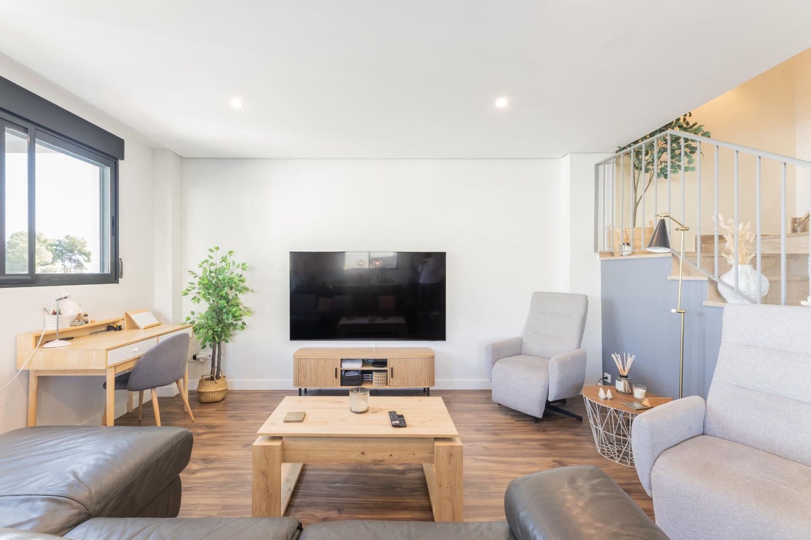 5 soveværelse Villa til salg i Chiva med swimmingpool garage - € 475.000 (Ref: 9335266)