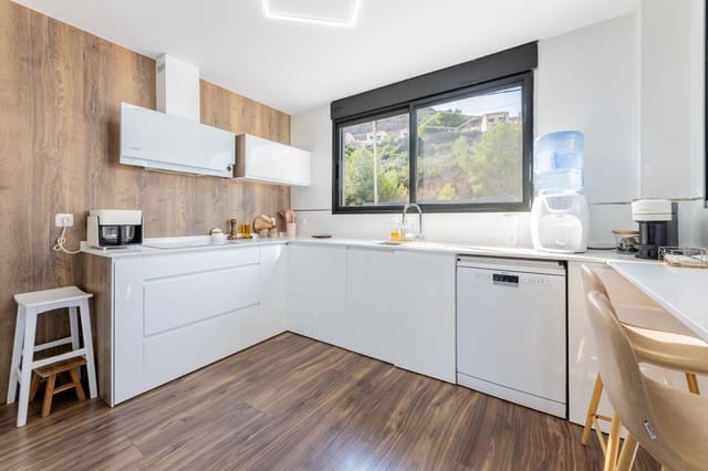 5 soverom Villa til salgs i Chiva med svømmebasseng garasje - € 475 000 (Ref: 9335266)