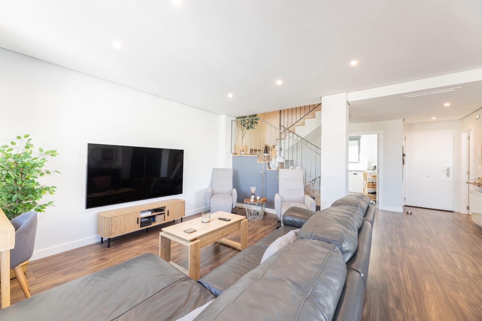 5 soveværelse Villa til salg i Chiva med swimmingpool garage - € 475.000 (Ref: 9335266)