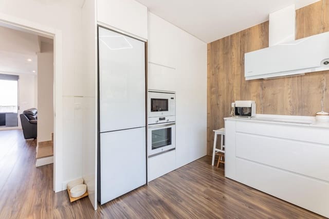 5 soverom Villa til salgs i Chiva med svømmebasseng garasje - € 475 000 (Ref: 9335266)