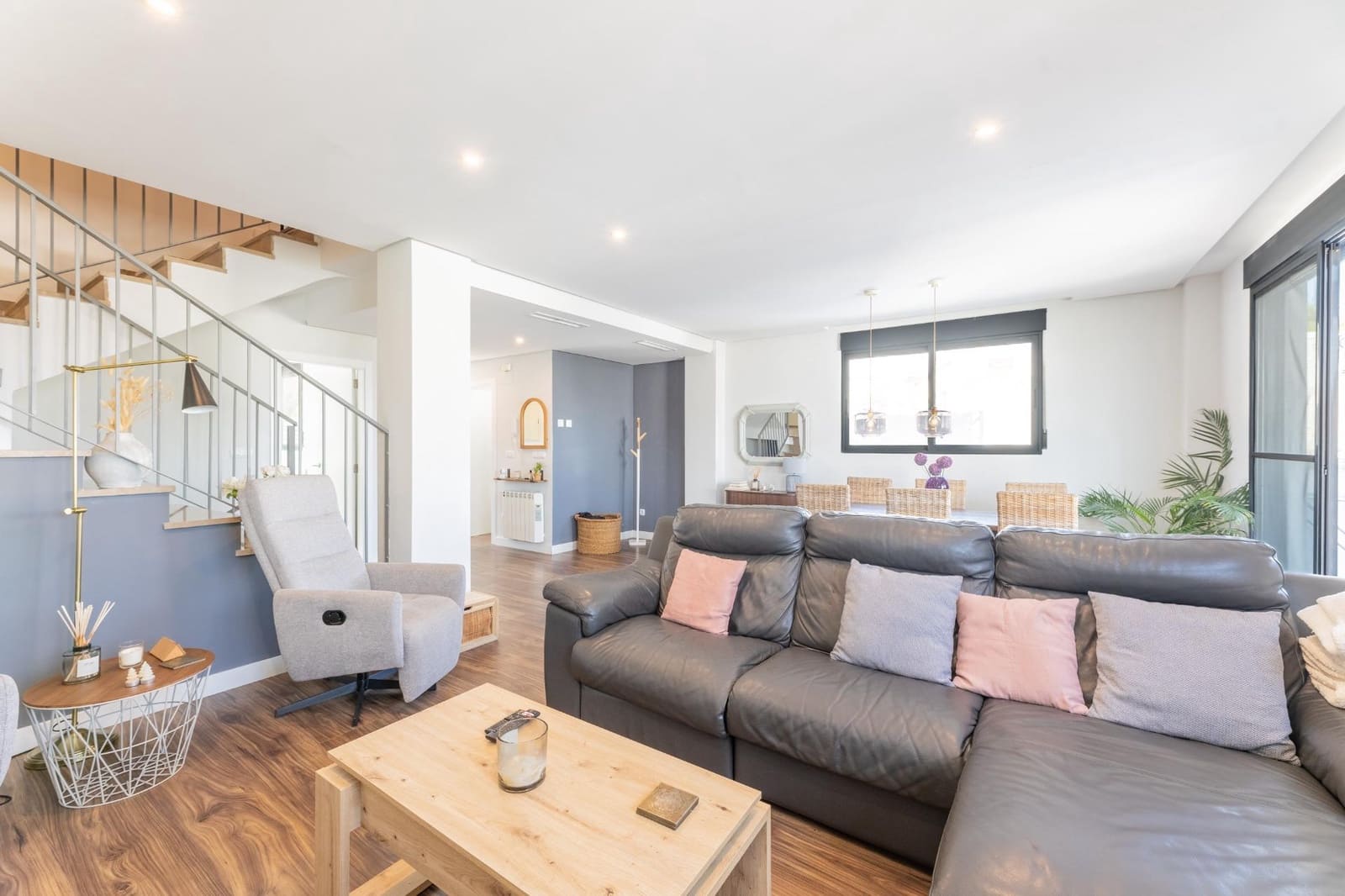 5 soveværelse Villa til salg i Chiva med swimmingpool garage - € 475.000 (Ref: 9335266)