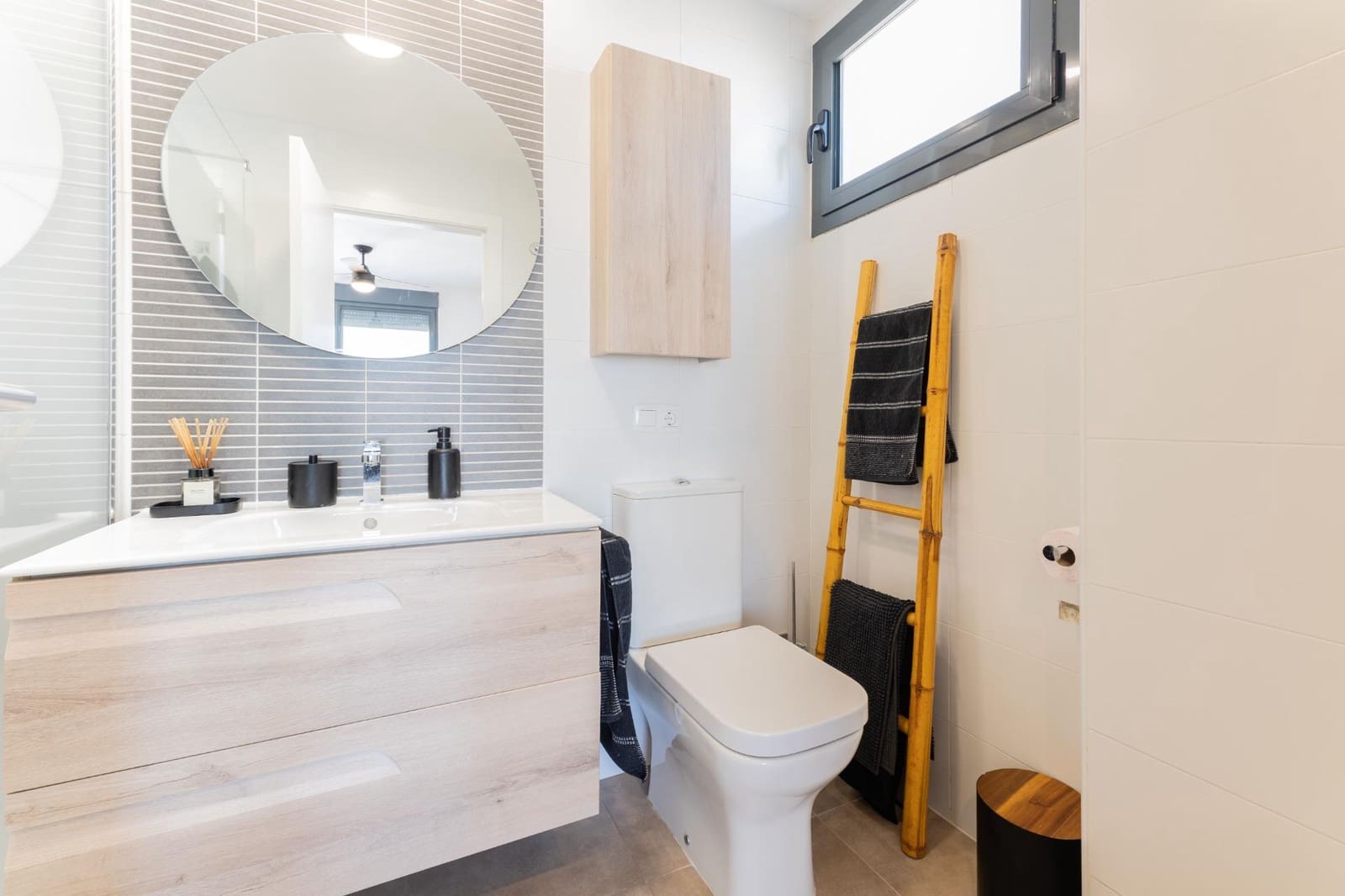 5 soveværelse Villa til salg i Chiva med swimmingpool garage - € 475.000 (Ref: 9335266)