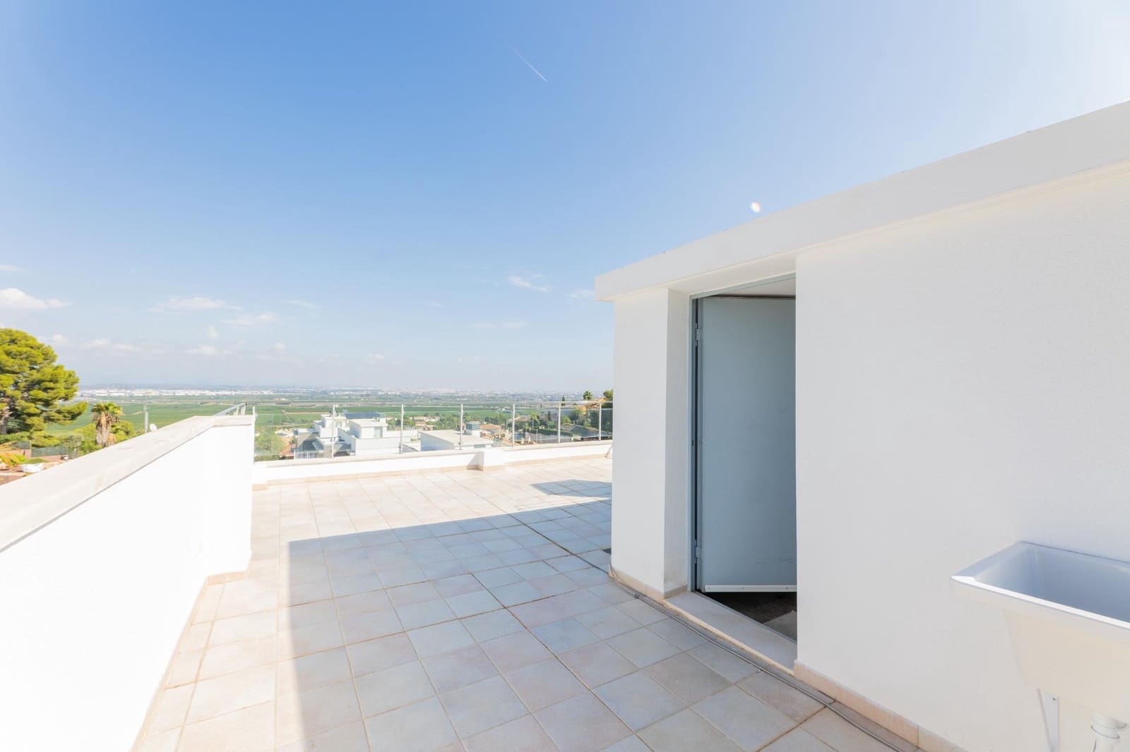 5 soveværelse Villa til salg i Chiva med swimmingpool garage - € 475.000 (Ref: 9335266)