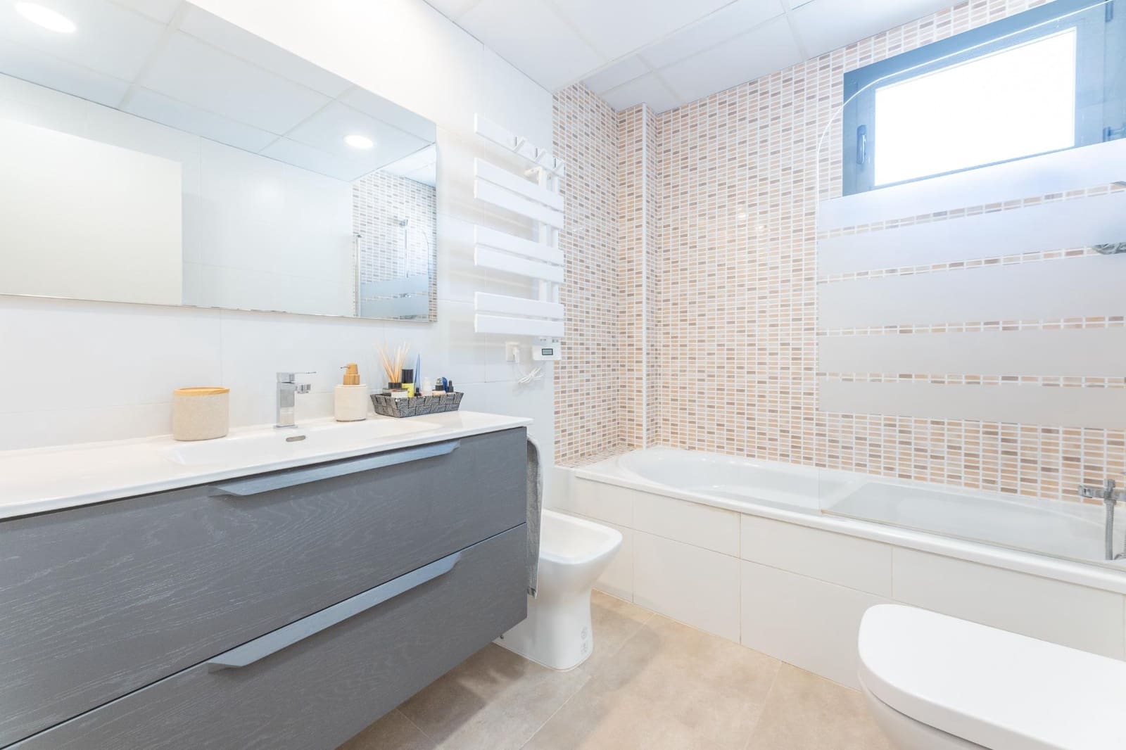 5 soveværelse Villa til salg i Chiva med swimmingpool garage - € 475.000 (Ref: 9335266)