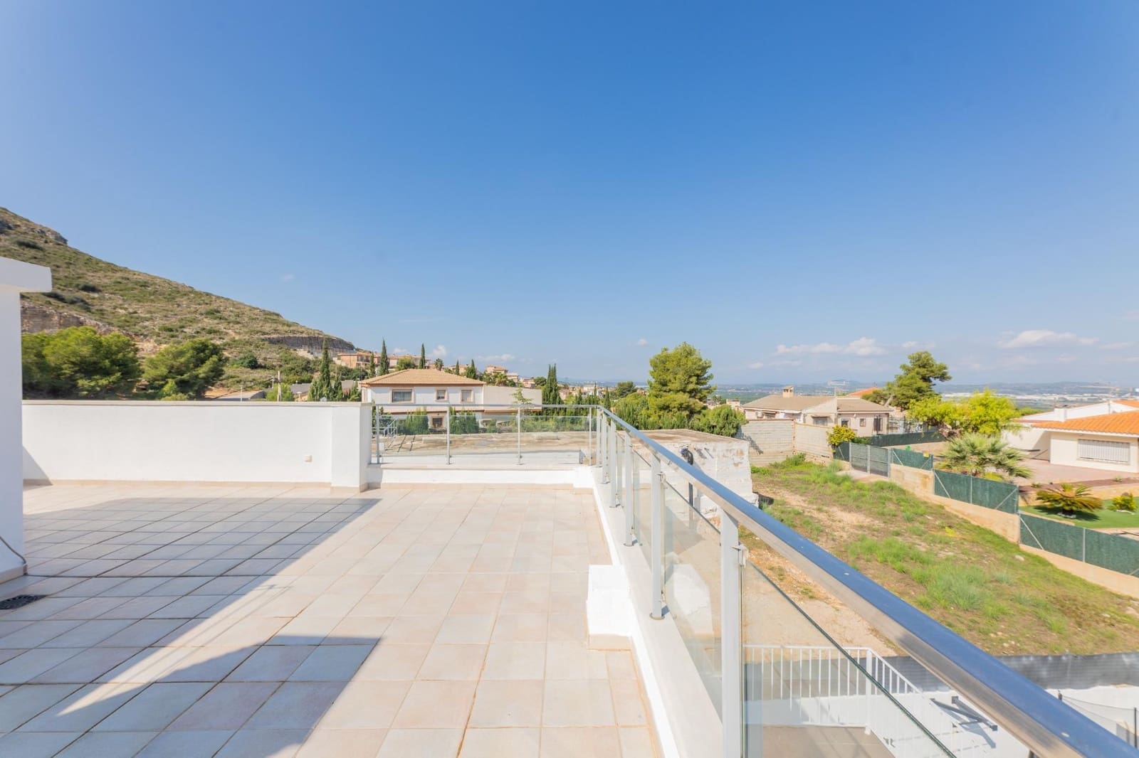 5 soveværelse Villa til salg i Chiva med swimmingpool garage - € 475.000 (Ref: 9335266)