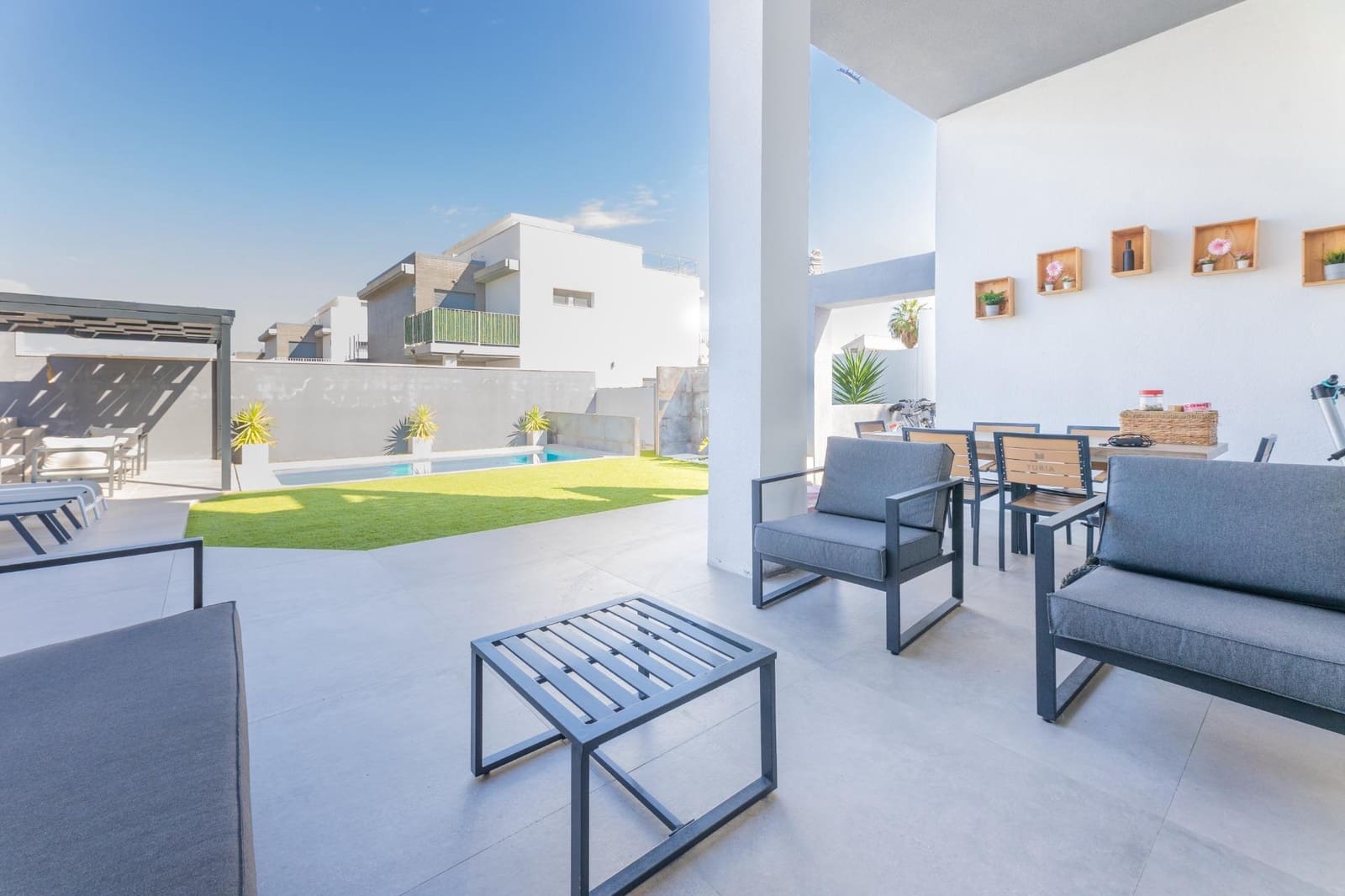 5 soveværelse Villa til salg i Chiva med swimmingpool garage - € 475.000 (Ref: 9335266)