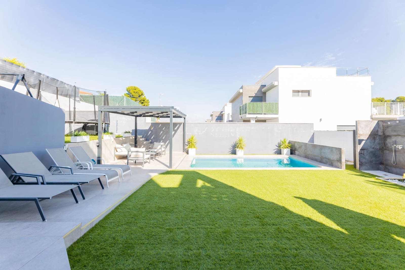 5 soveværelse Villa til salg i Chiva med swimmingpool garage - € 475.000 (Ref: 9335266)