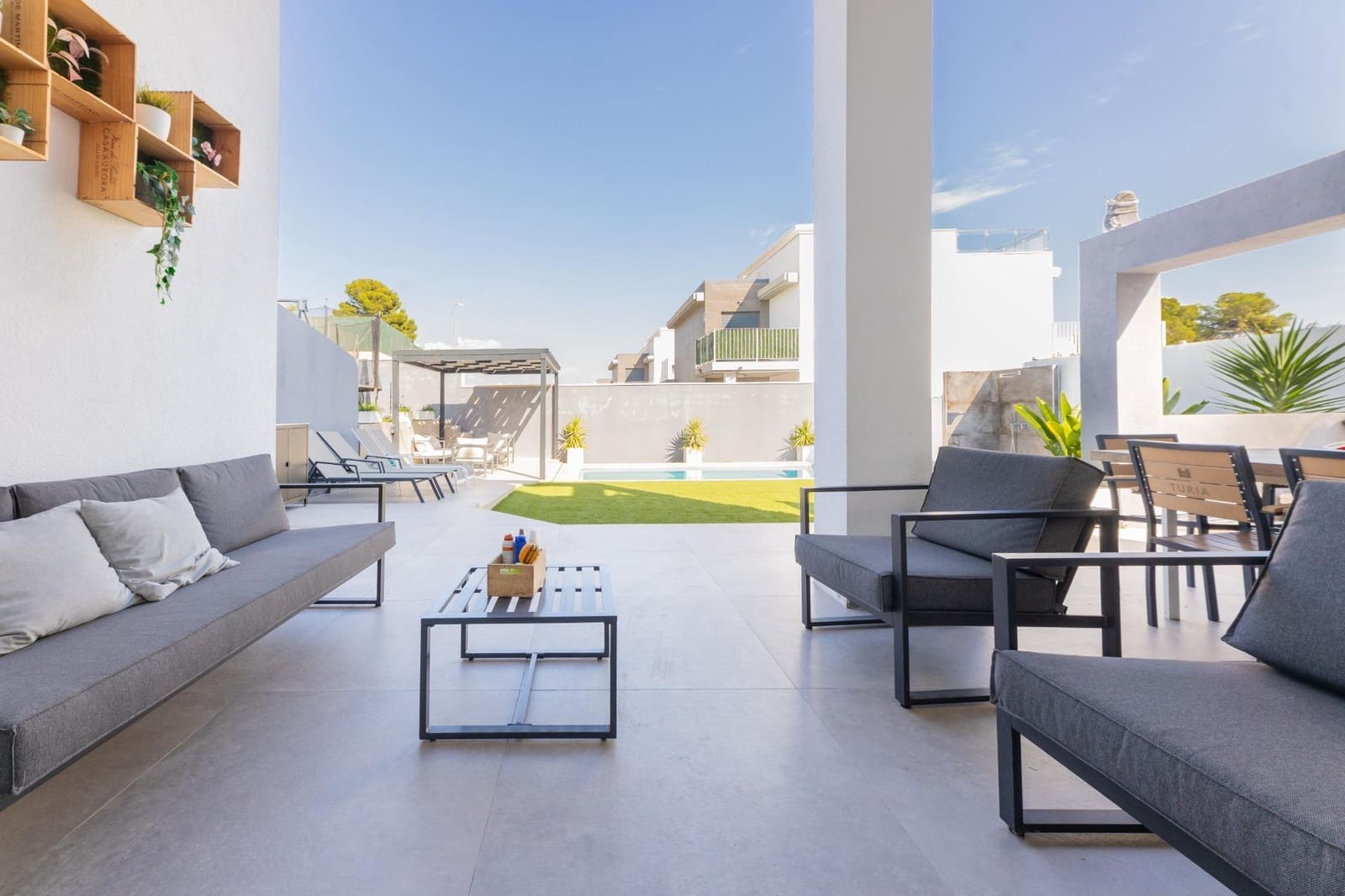 5 soveværelse Villa til salg i Chiva med swimmingpool garage - € 475.000 (Ref: 9335266)