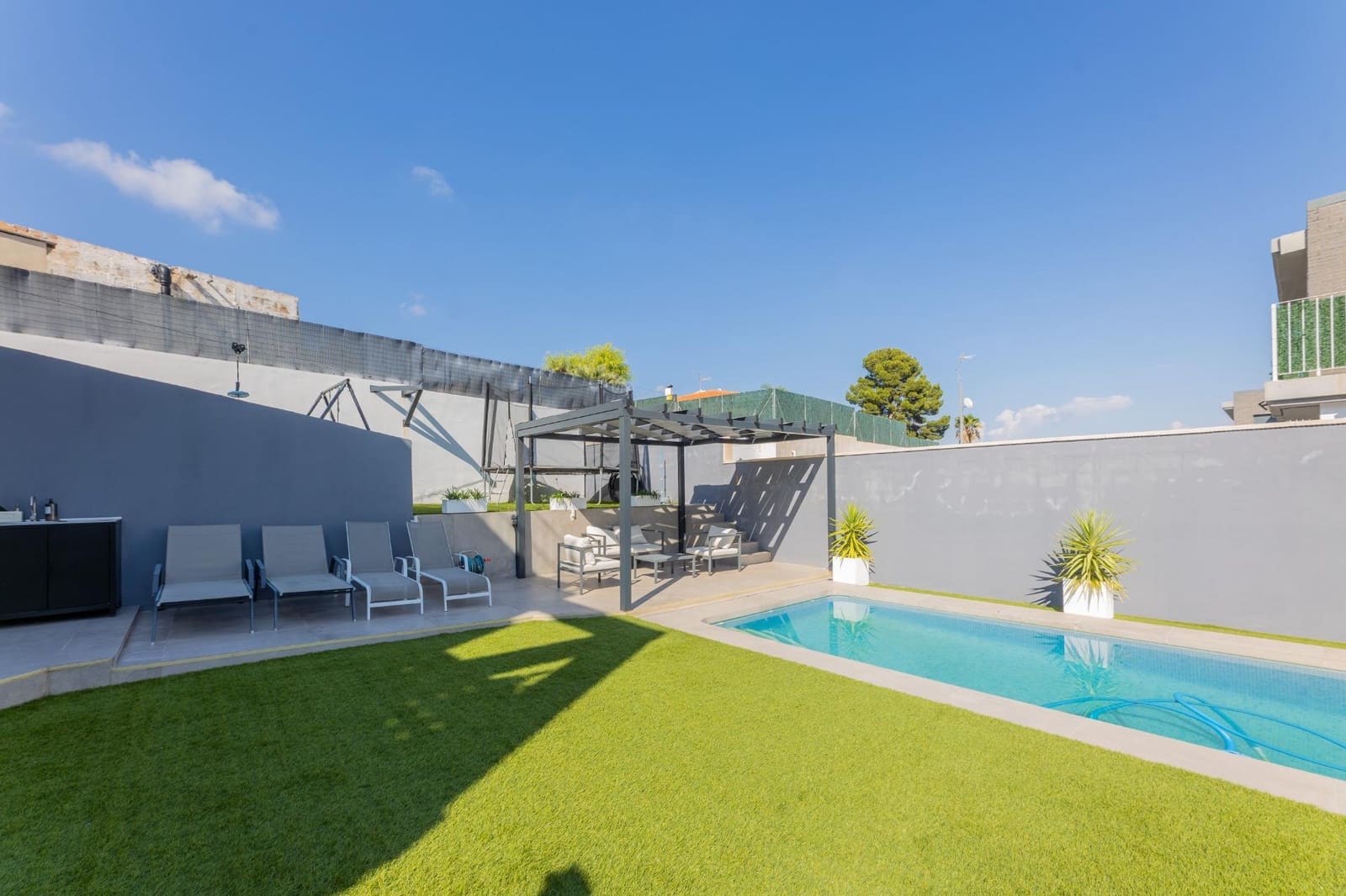 5 soveværelse Villa til salg i Chiva med swimmingpool garage - € 475.000 (Ref: 9335266)