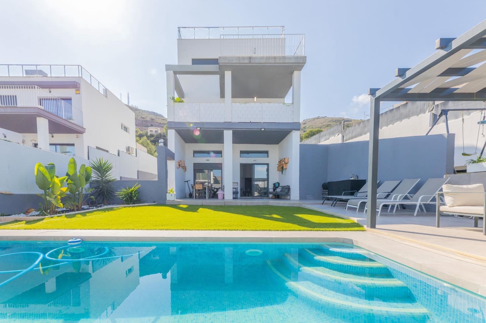 5 soveværelse Villa til salg i Chiva med swimmingpool garage - € 475.000 (Ref: 9335266)