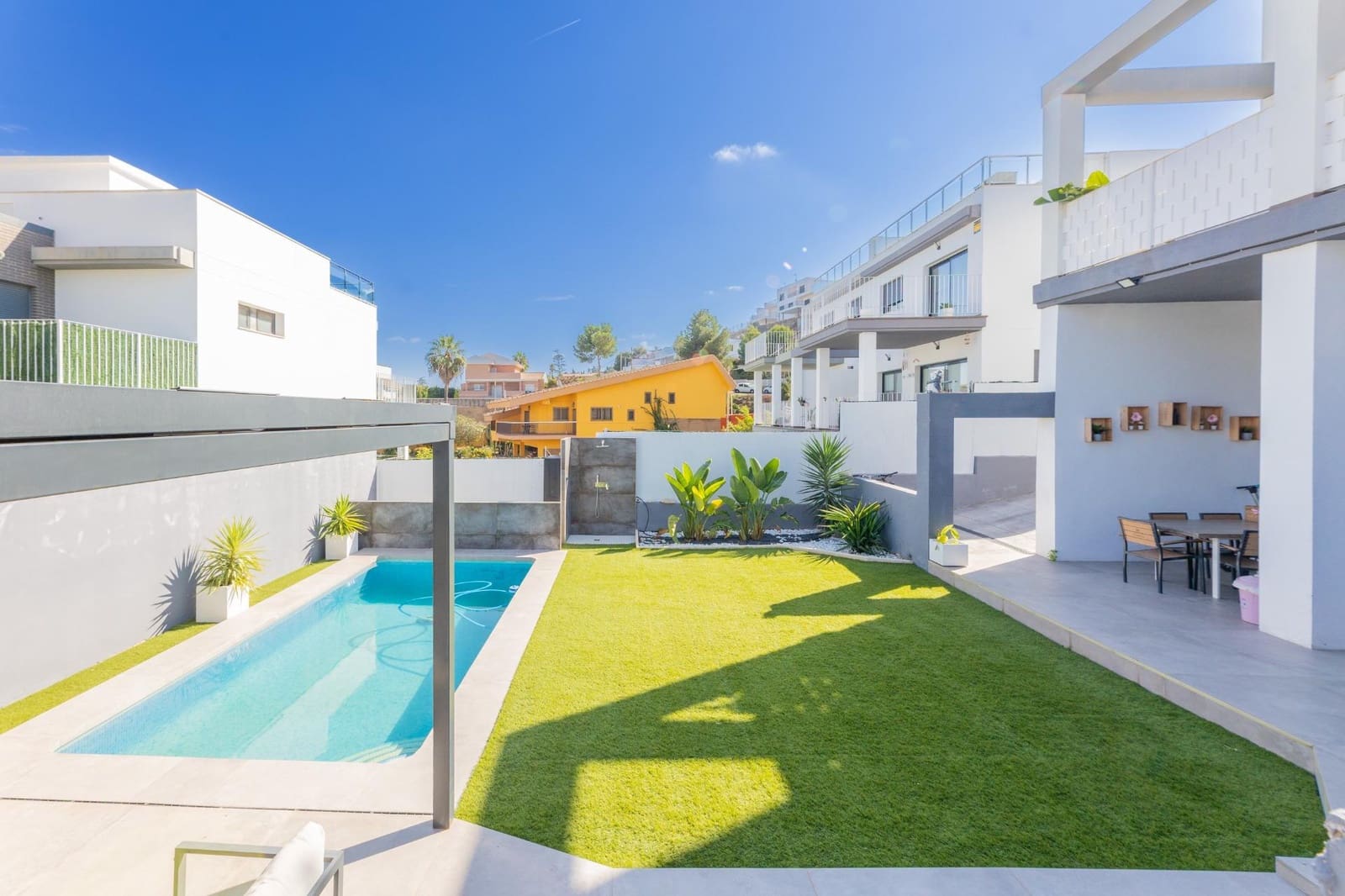 5 soveværelse Villa til salg i Chiva med swimmingpool garage - € 475.000 (Ref: 9335266)