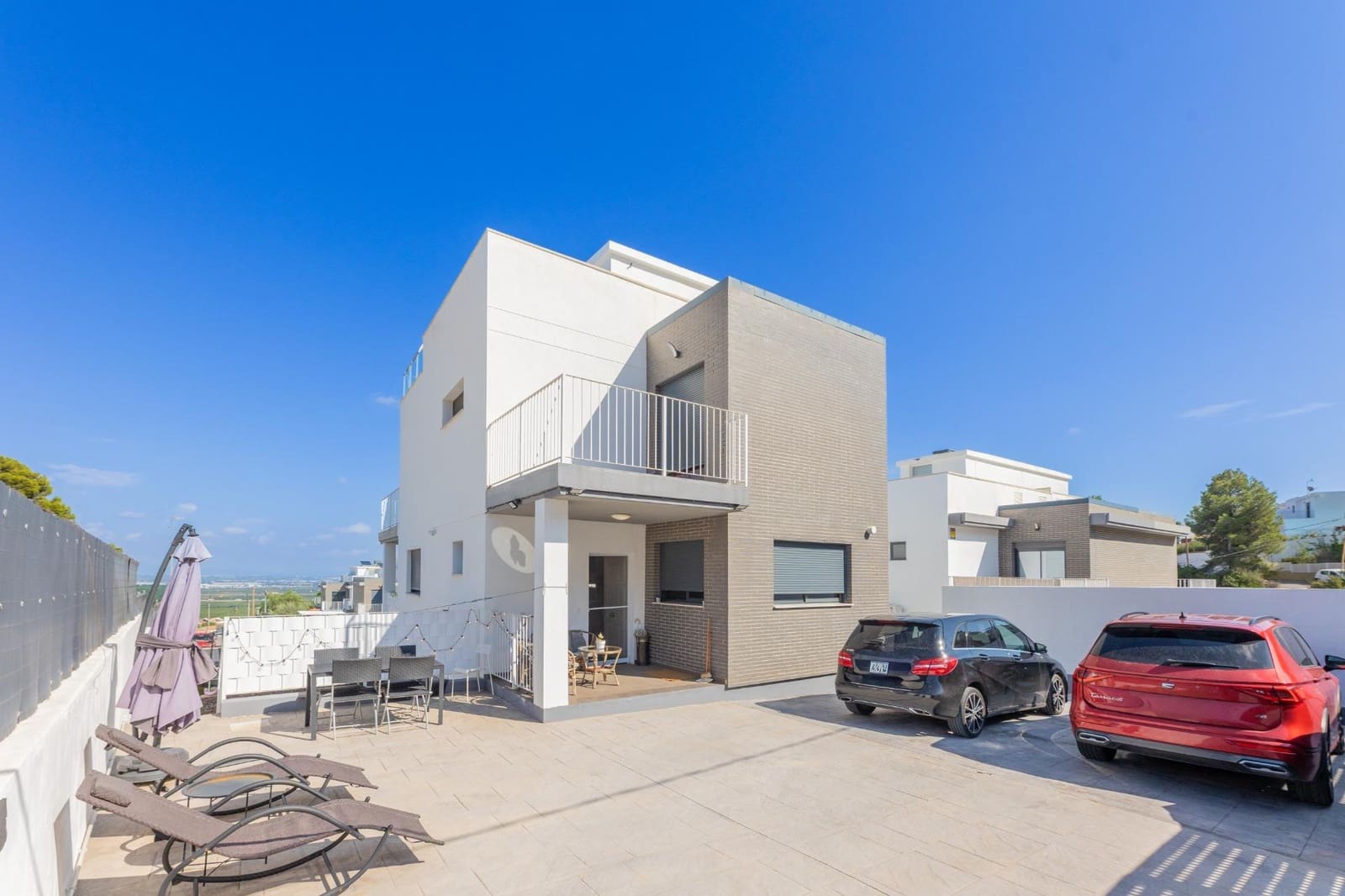 5 soveværelse Villa til salg i Chiva med swimmingpool garage - € 475.000 (Ref: 9335266)