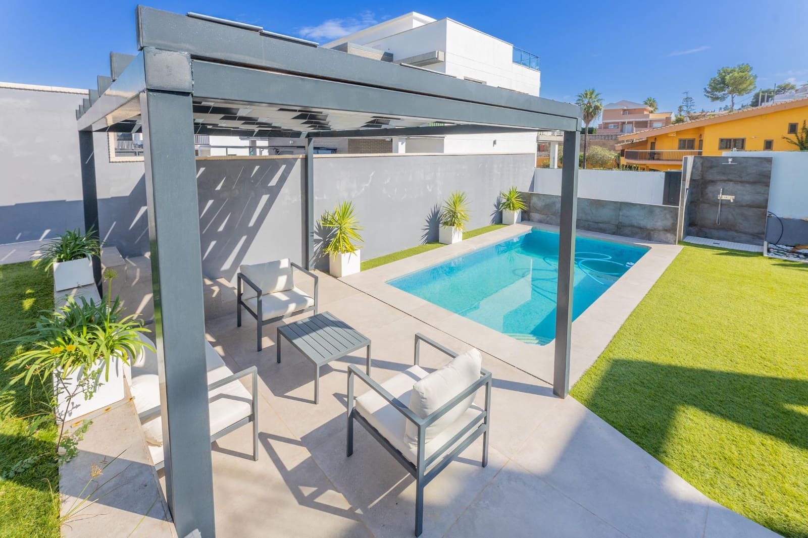 5 soveværelse Villa til salg i Chiva med swimmingpool garage - € 475.000 (Ref: 9335266)