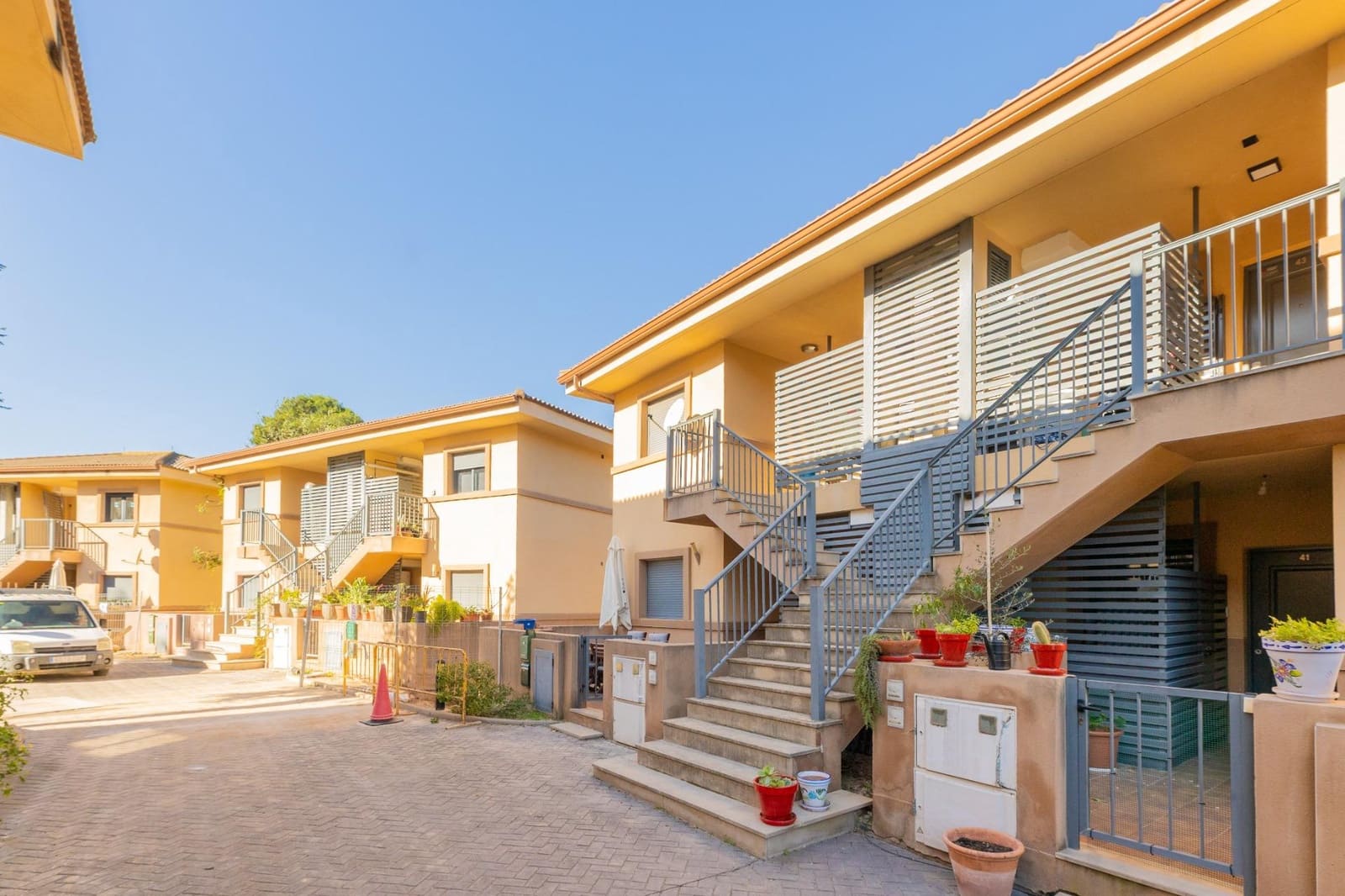 2 bedroom Flat for sale in Chiva with pool garage - € 267,000 (Ref: 9379303)