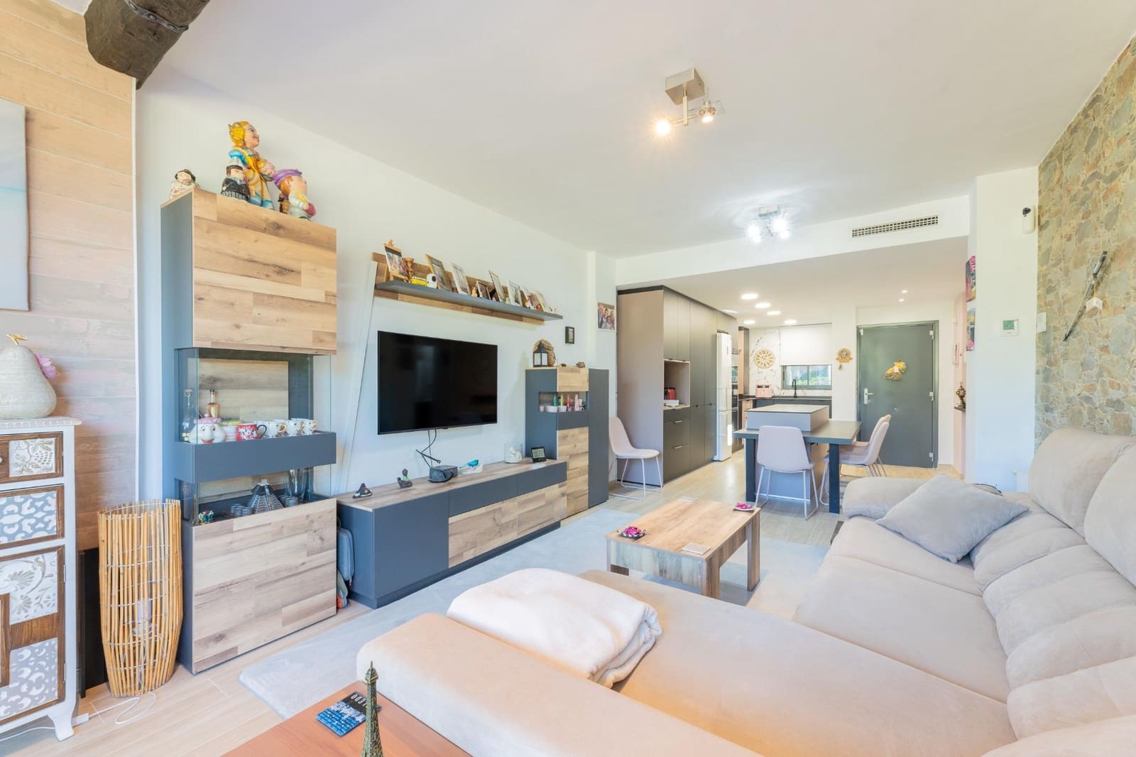 2 bedroom Flat for sale in Chiva with pool garage - € 267,000 (Ref: 9379303)