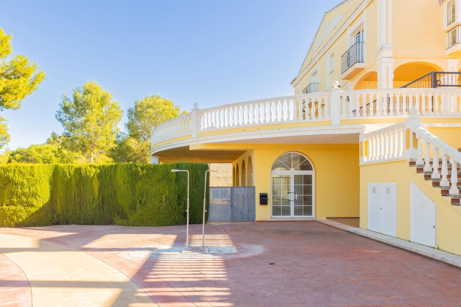 2 bedroom Flat for sale in Chiva with pool garage - € 267,000 (Ref: 9379303)