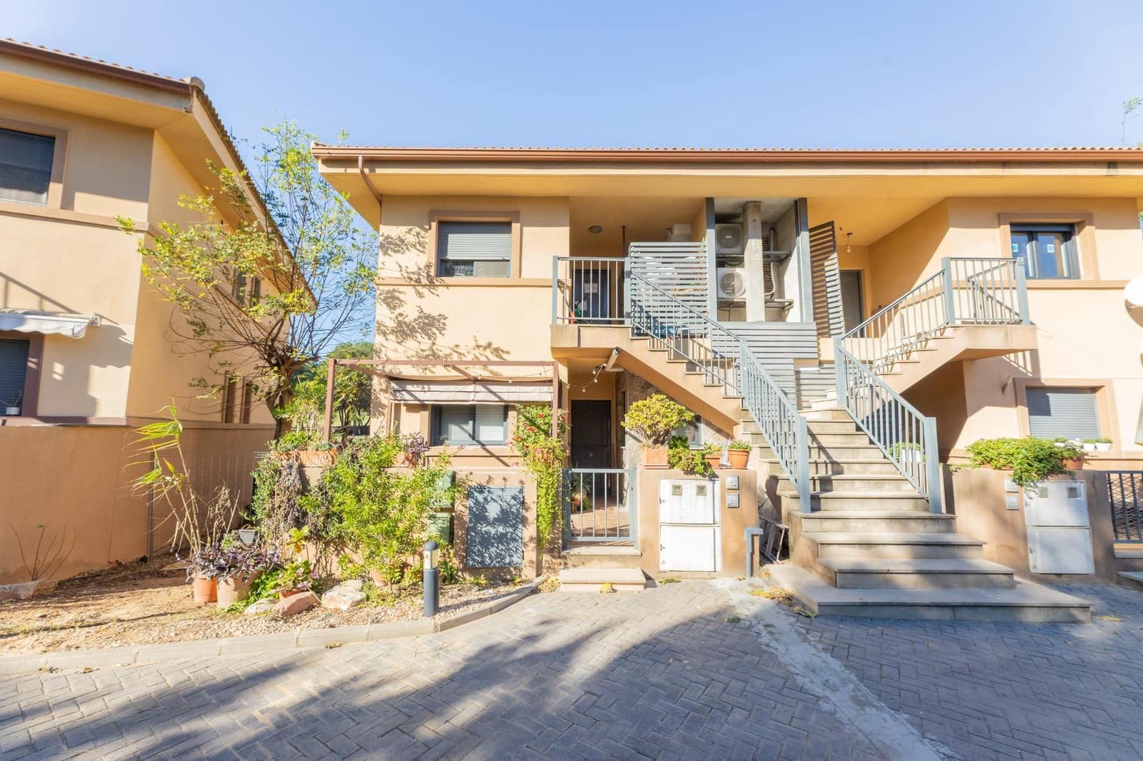 2 bedroom Flat for sale in Chiva with pool garage - € 267,000 (Ref: 9379303)