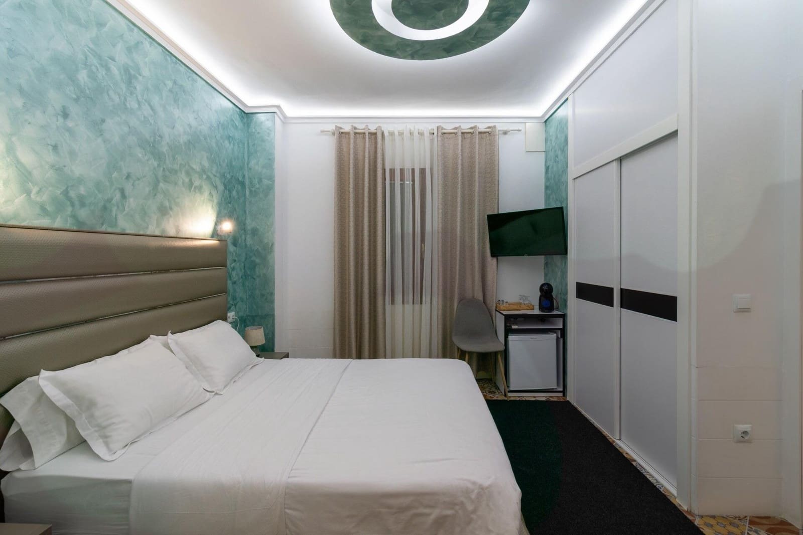 8 bedroom Hotel for sale in Calpe / Calp - € 1,150,000 (Ref: 9388382)