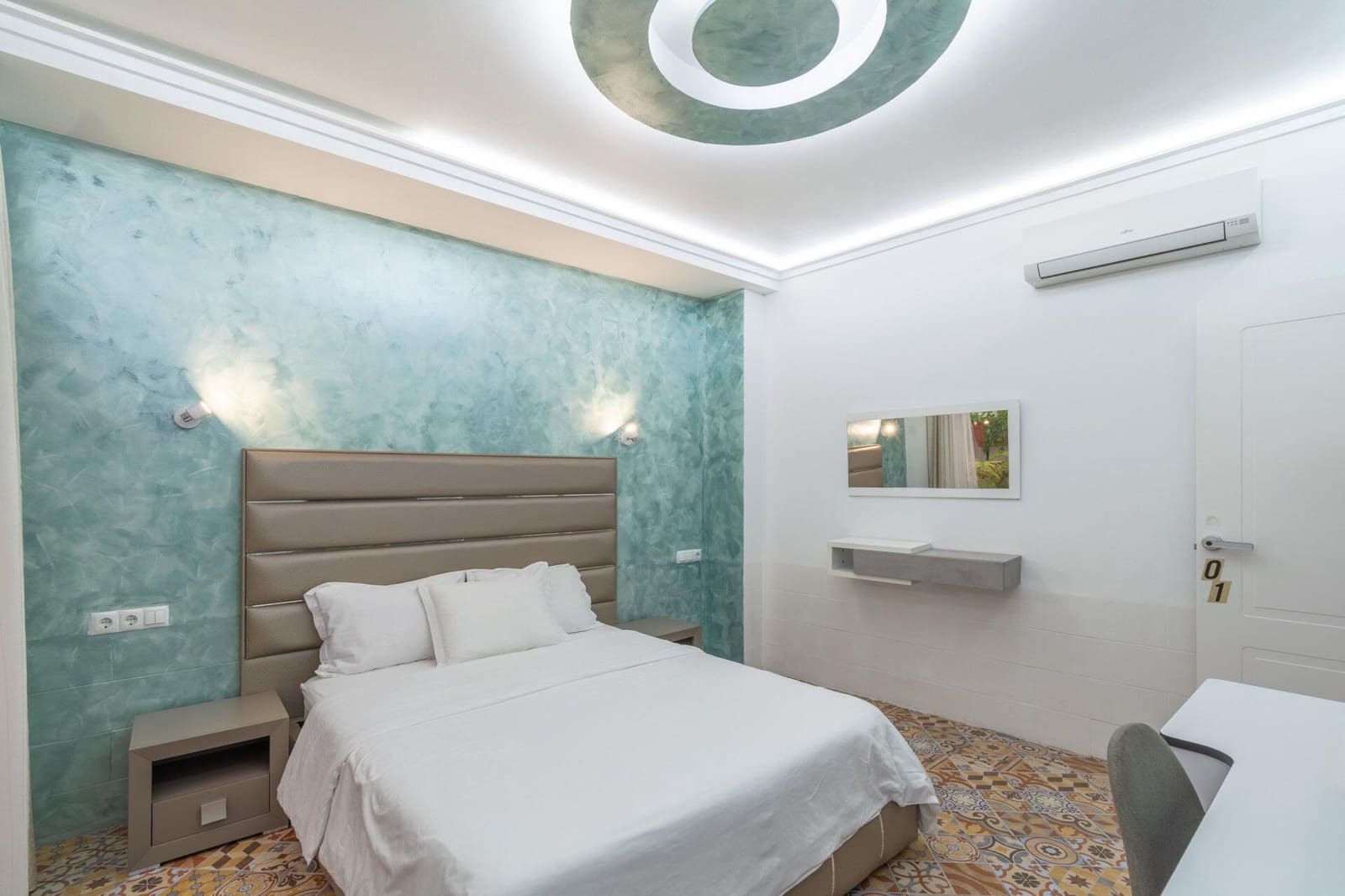 8 bedroom Hotel for sale in Calpe / Calp - € 1,150,000 (Ref: 9388382)