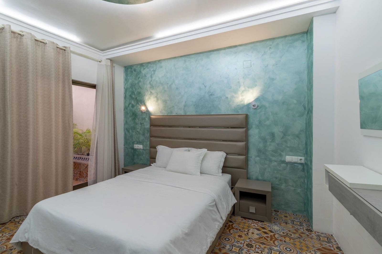 8 bedroom Hotel for sale in Calpe / Calp - € 1,150,000 (Ref: 9388382)