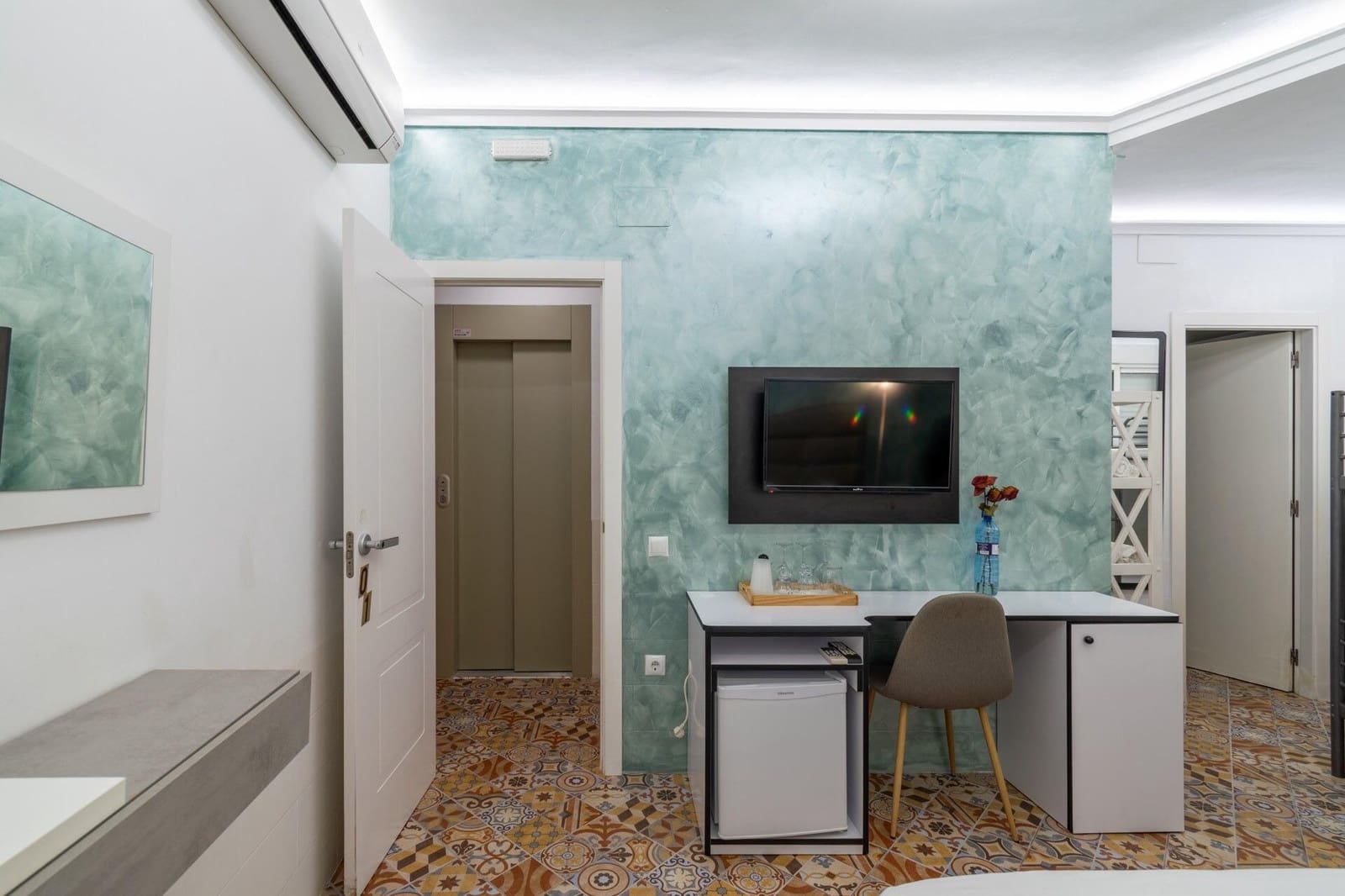 8 bedroom Hotel for sale in Calpe / Calp - € 1,150,000 (Ref: 9388382)