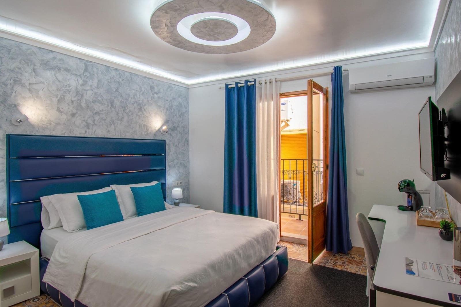 8 bedroom Hotel for sale in Calpe / Calp - € 1,150,000 (Ref: 9388382)