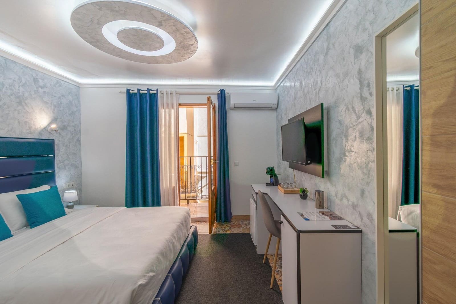 8 bedroom Hotel for sale in Calpe / Calp - € 1,150,000 (Ref: 9388382)