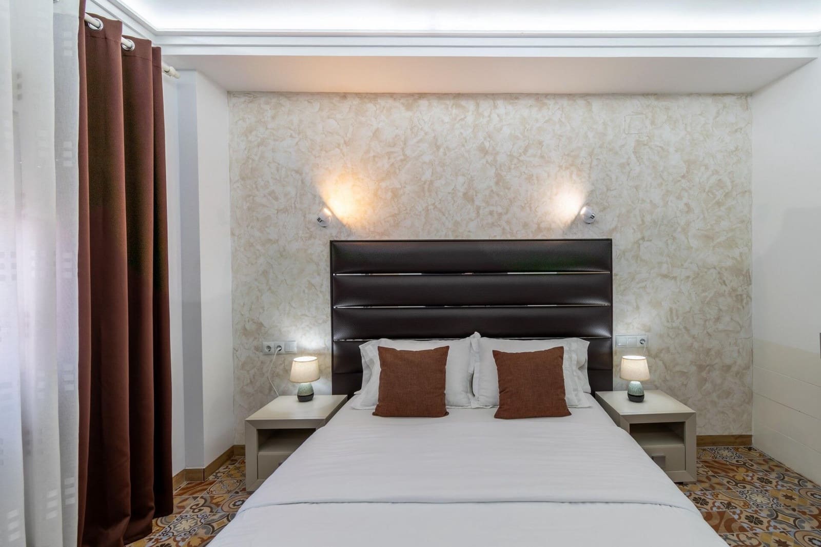 8 bedroom Hotel for sale in Calpe / Calp - € 1,150,000 (Ref: 9388382)