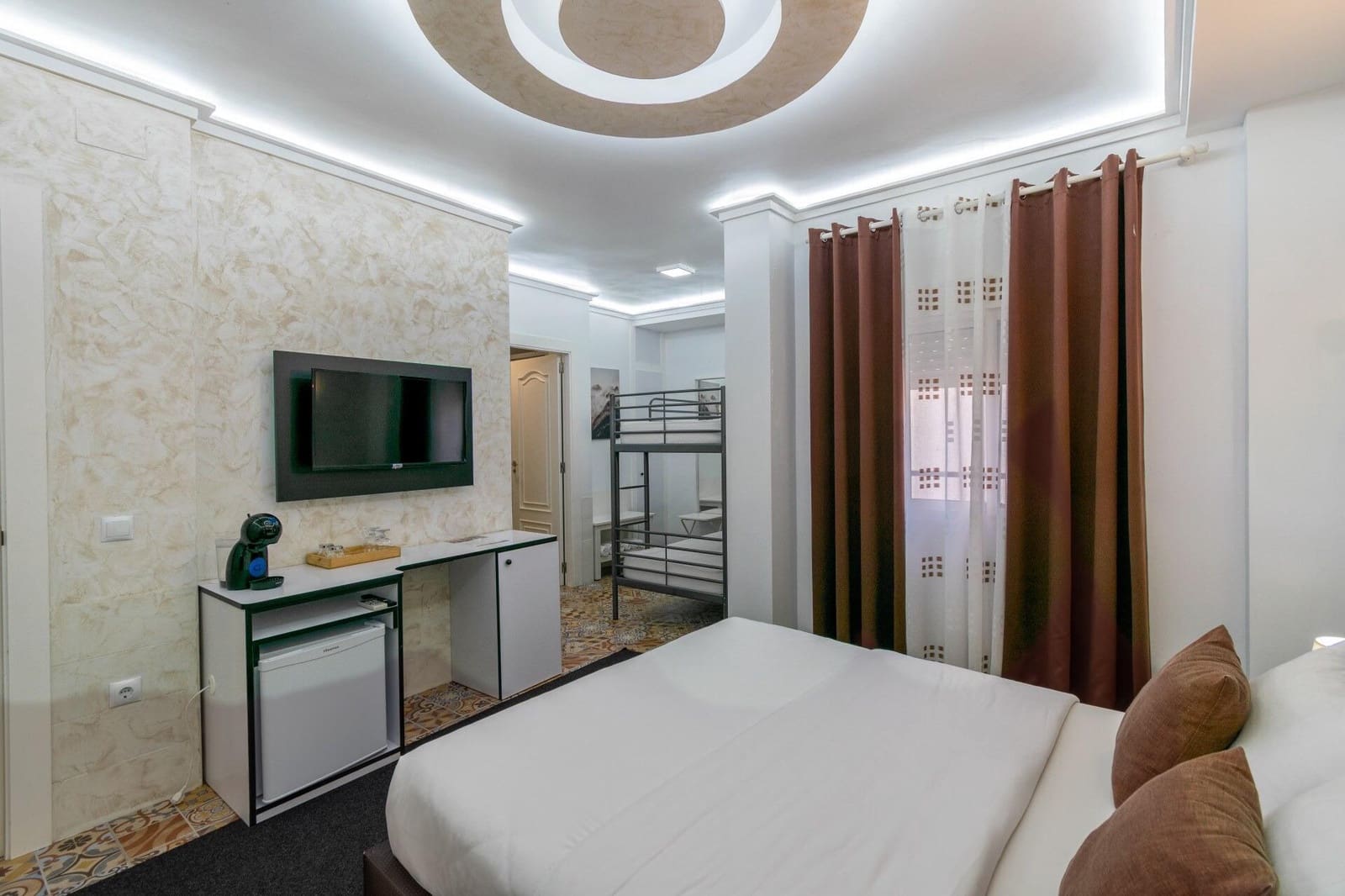 8 bedroom Hotel for sale in Calpe / Calp - € 1,150,000 (Ref: 9388382)