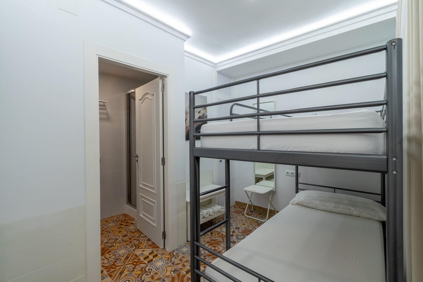 8 bedroom Hotel for sale in Calpe / Calp - € 1,150,000 (Ref: 9388382)