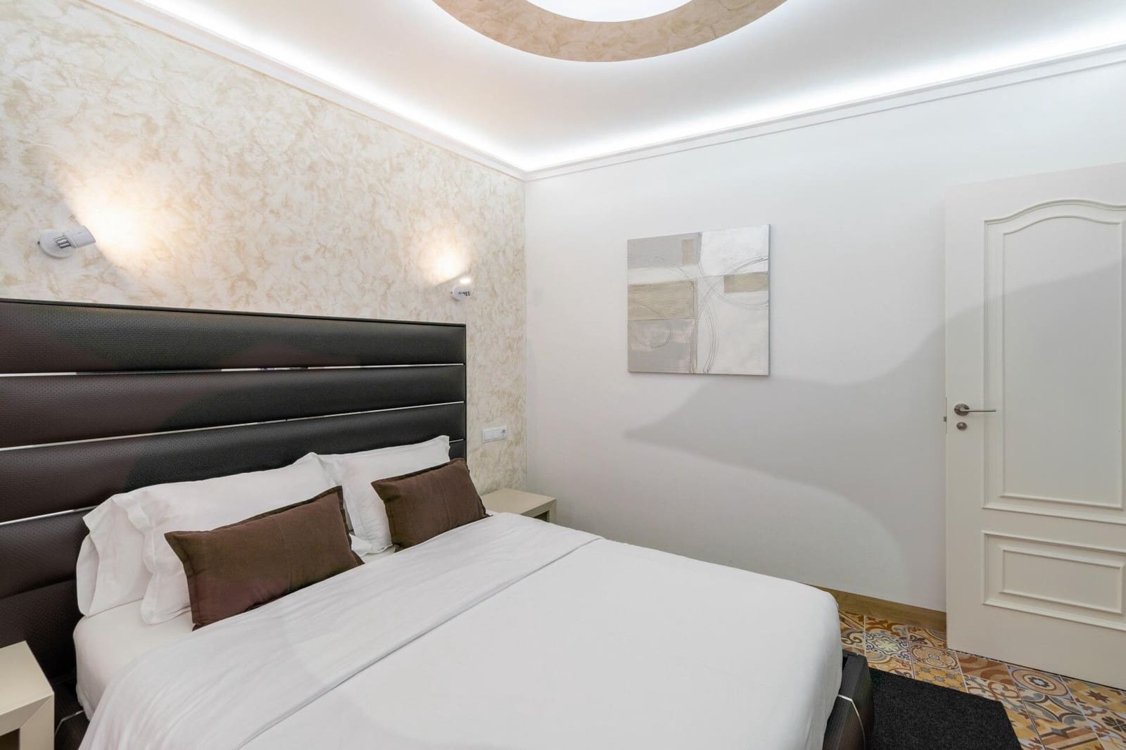 8 bedroom Hotel for sale in Calpe / Calp - € 1,150,000 (Ref: 9388382)