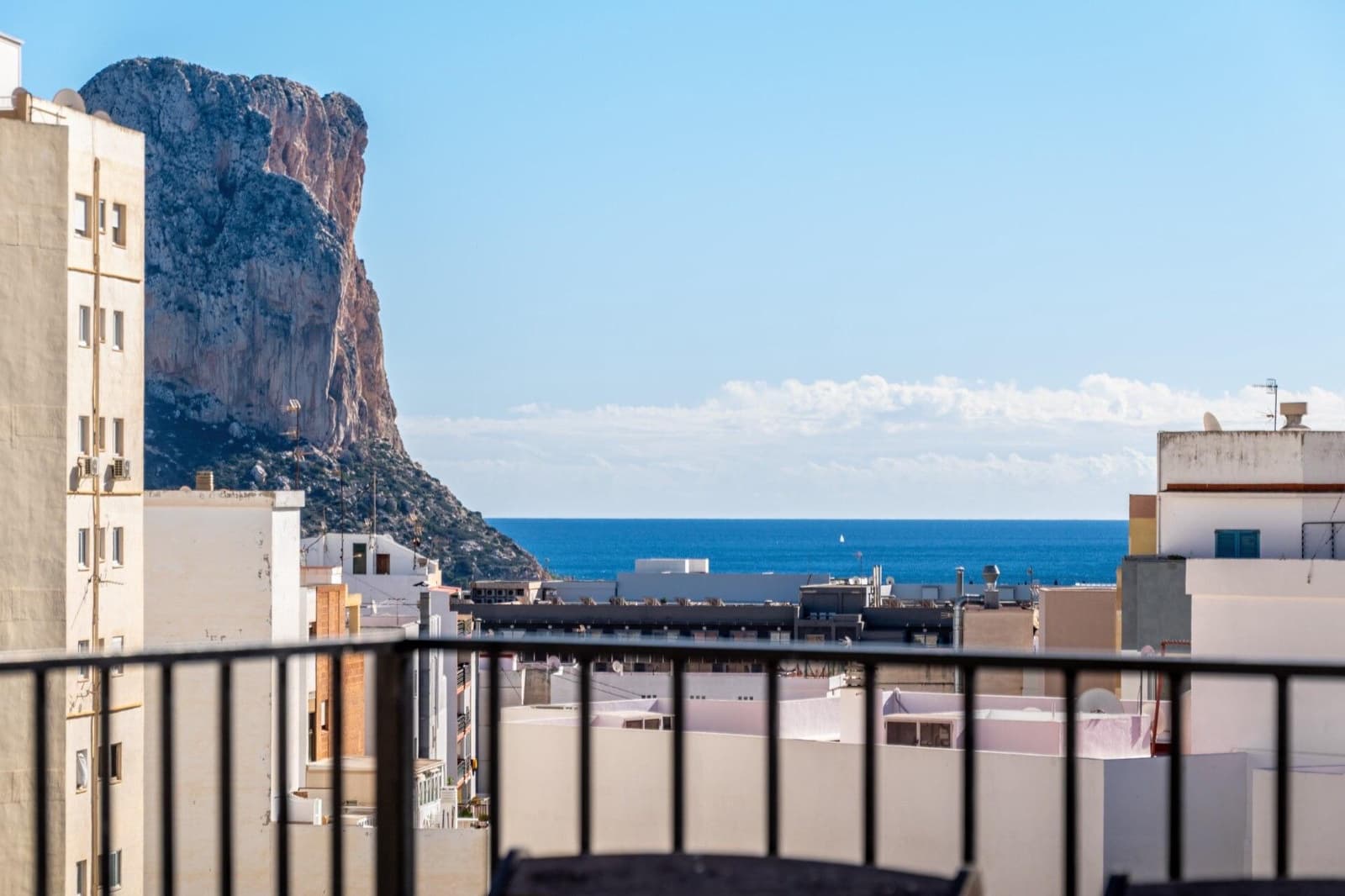 8 bedroom Hotel for sale in Calpe / Calp - € 1,150,000 (Ref: 9388382)