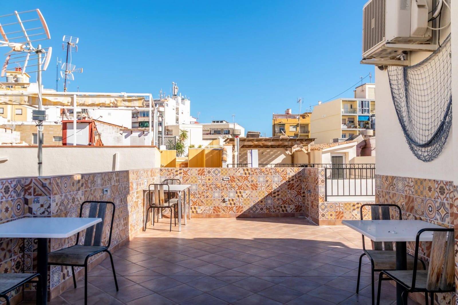 8 bedroom Hotel for sale in Calpe / Calp - € 1,150,000 (Ref: 9388382)