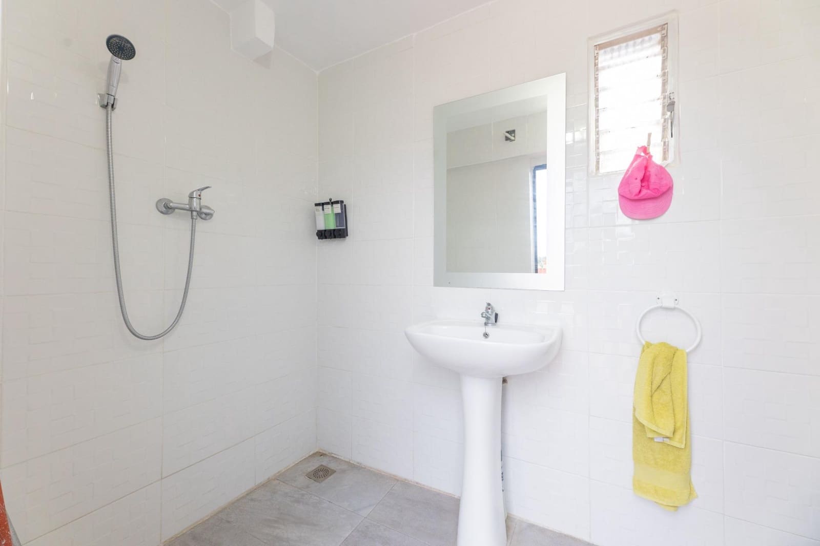 5 sypialnia Willa na sprzedaż w Turis z basenem garażem - 249 000 € (Ref: 9474340)