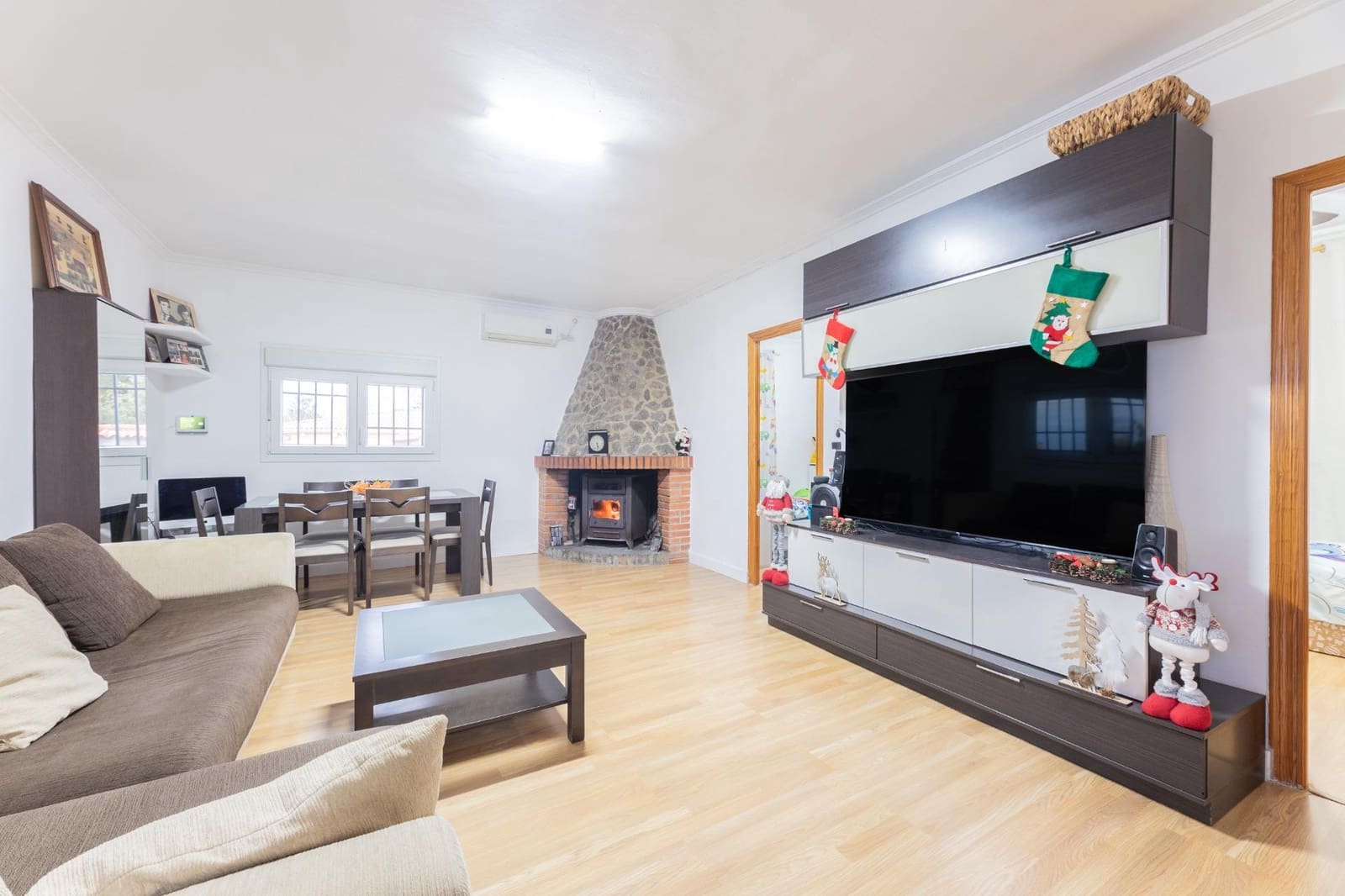 5 sypialnia Willa na sprzedaż w Turis z basenem garażem - 249 000 € (Ref: 9474340)