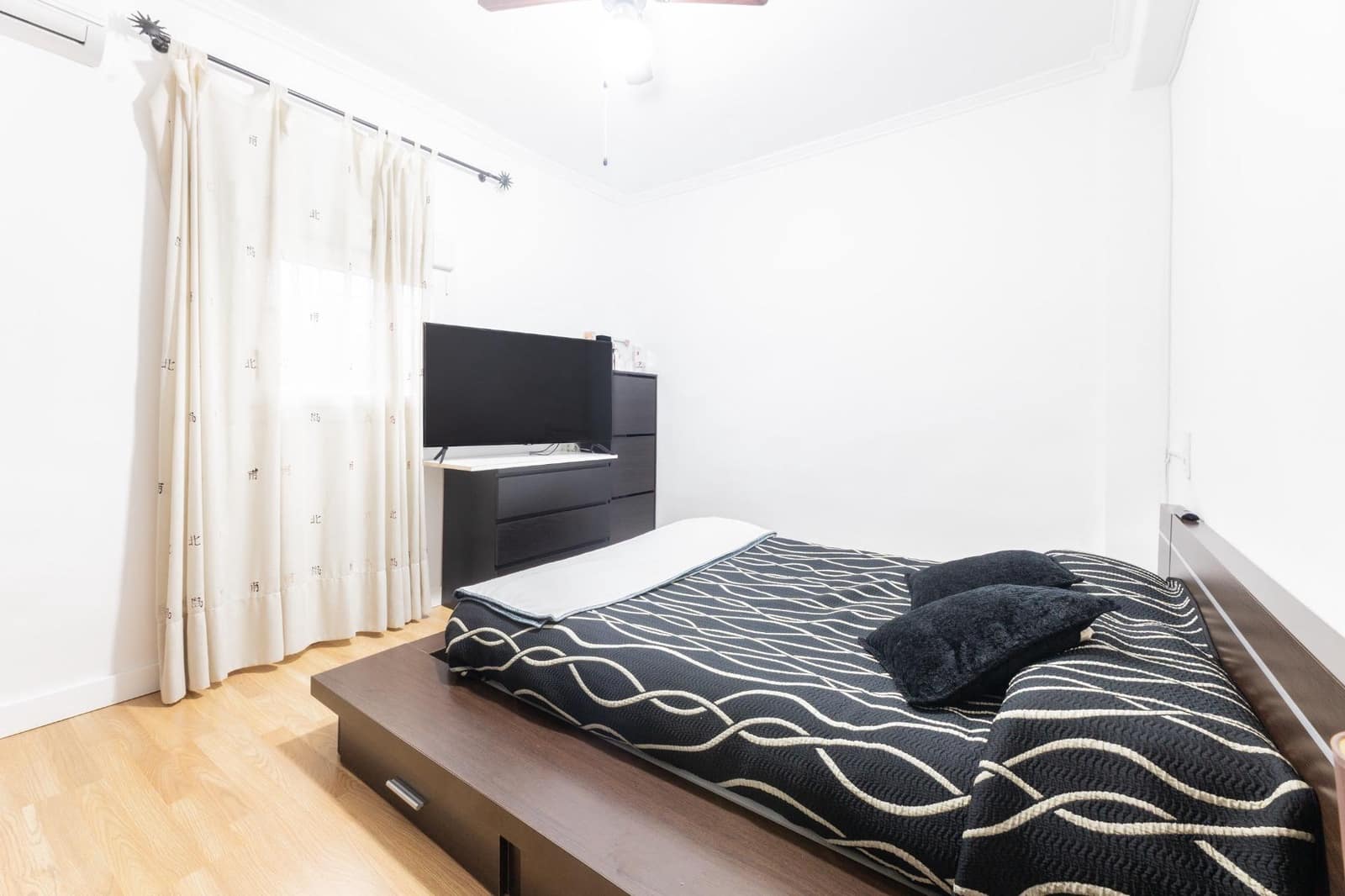 5 sypialnia Willa na sprzedaż w Turis z basenem garażem - 249 000 € (Ref: 9474340)