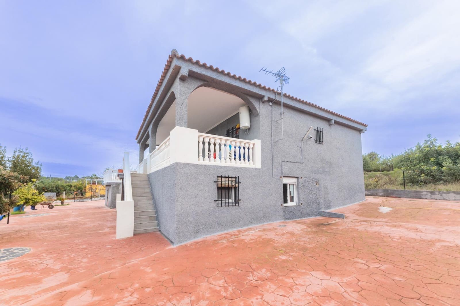 5 sypialnia Willa na sprzedaż w Turis z basenem garażem - 249 000 € (Ref: 9474340)