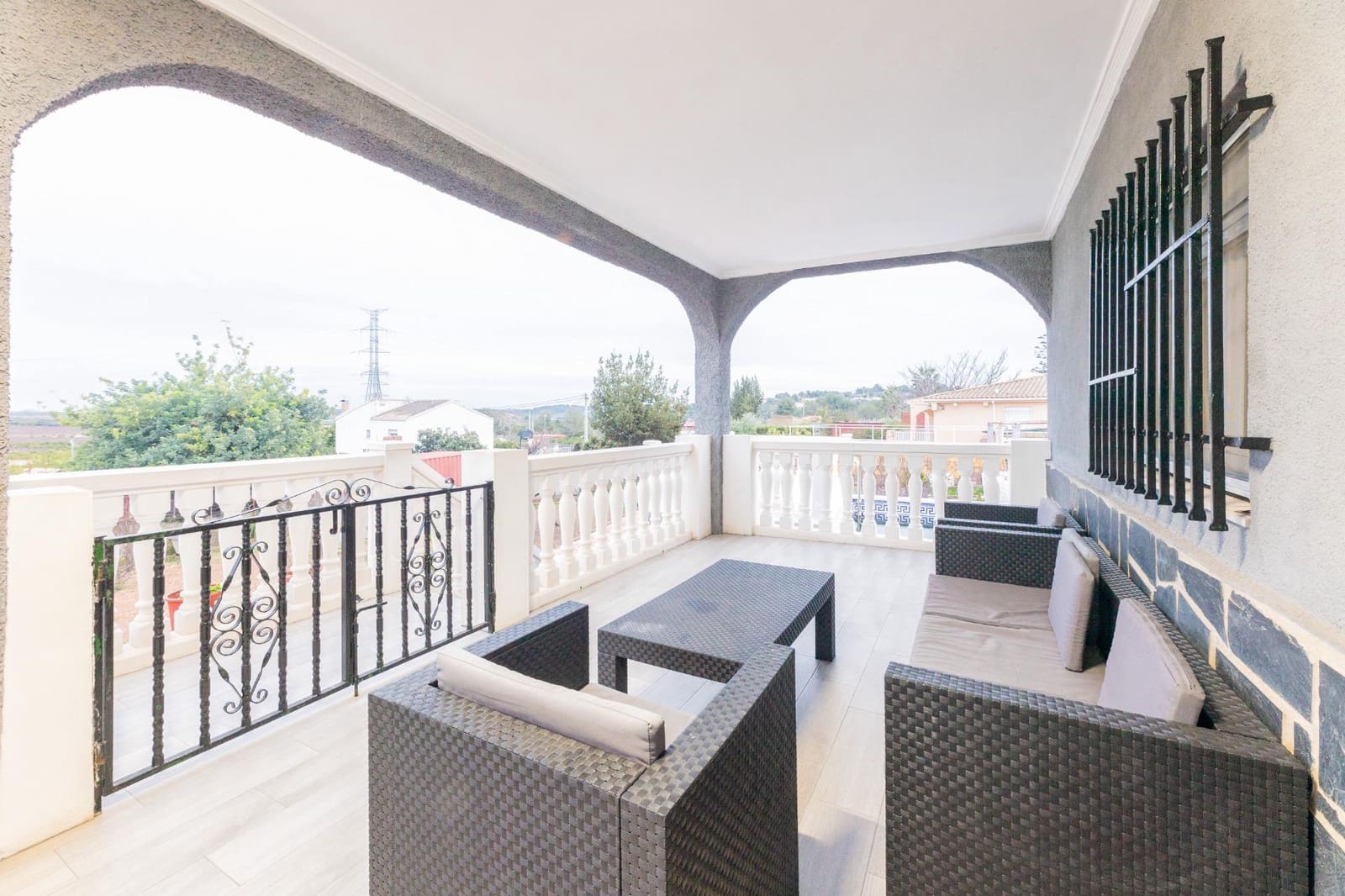 5 sypialnia Willa na sprzedaż w Turis z basenem garażem - 249 000 € (Ref: 9474340)